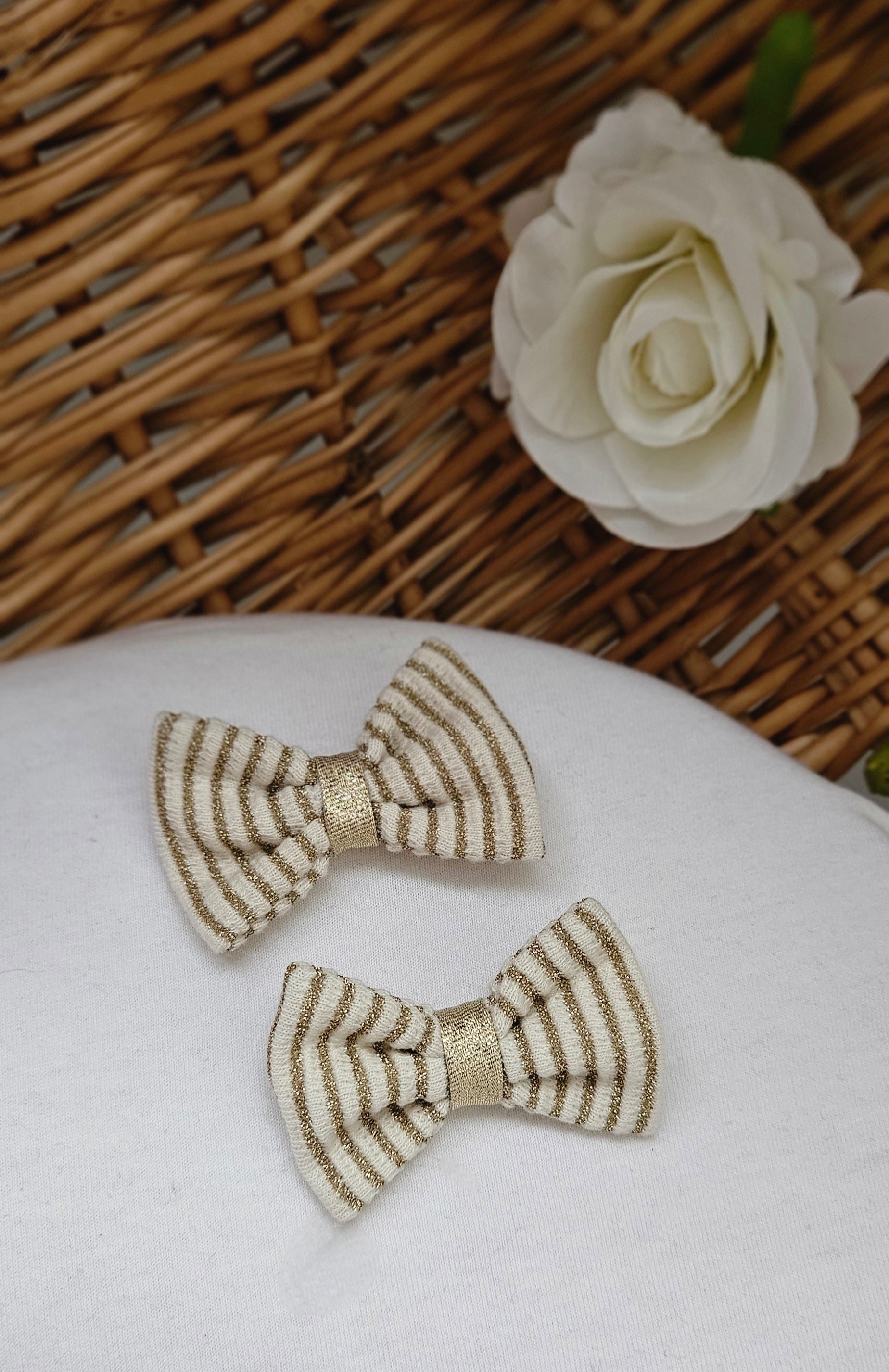 Barette beige et or