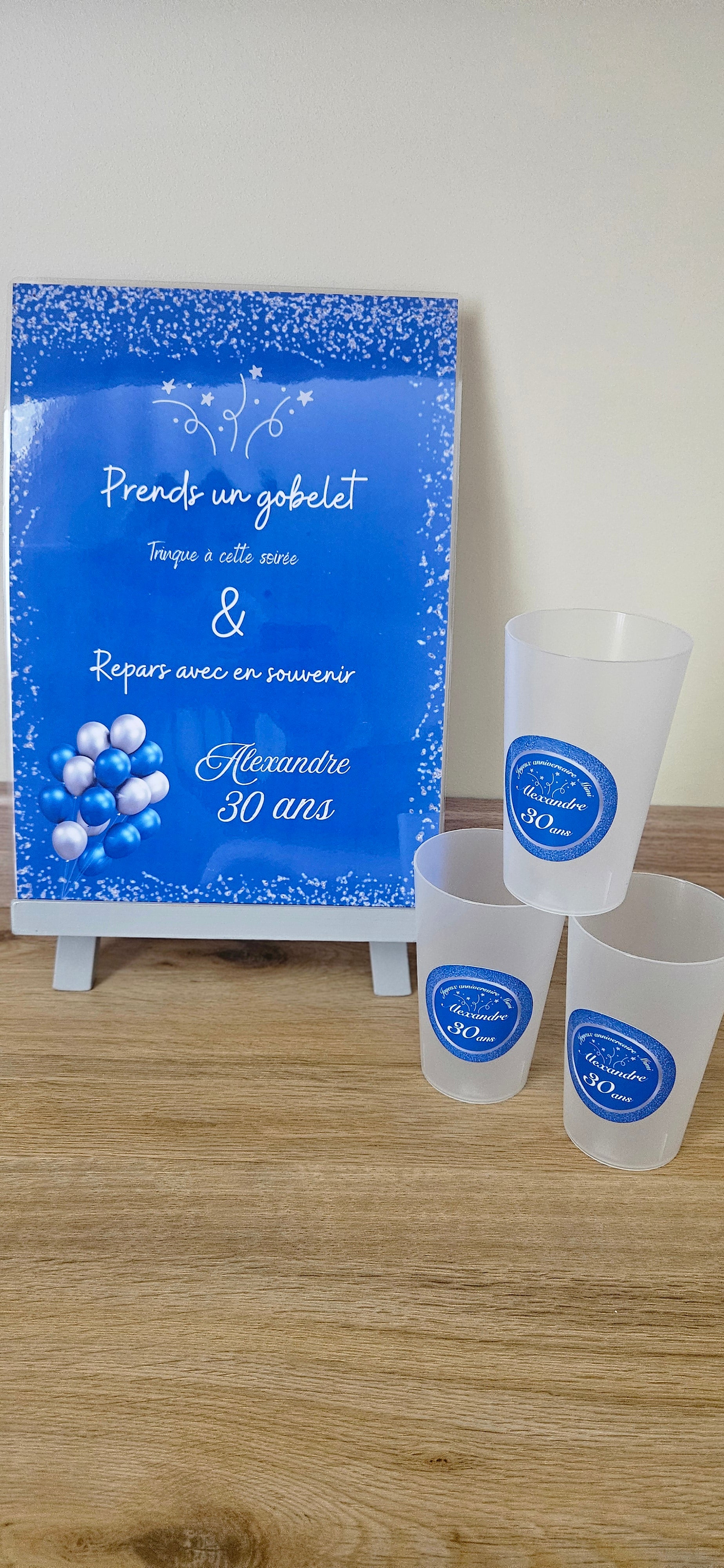 Gobelet anniversaire – Bleu festif & effet paillettes ✨💙