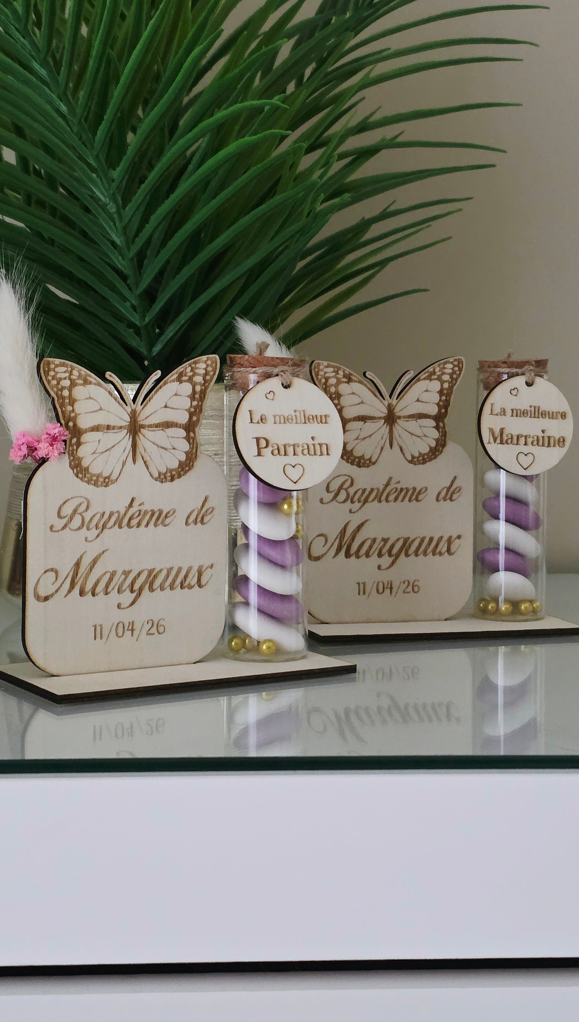 🦋 Papillon en bois gravé – Contenant à dragées baptême