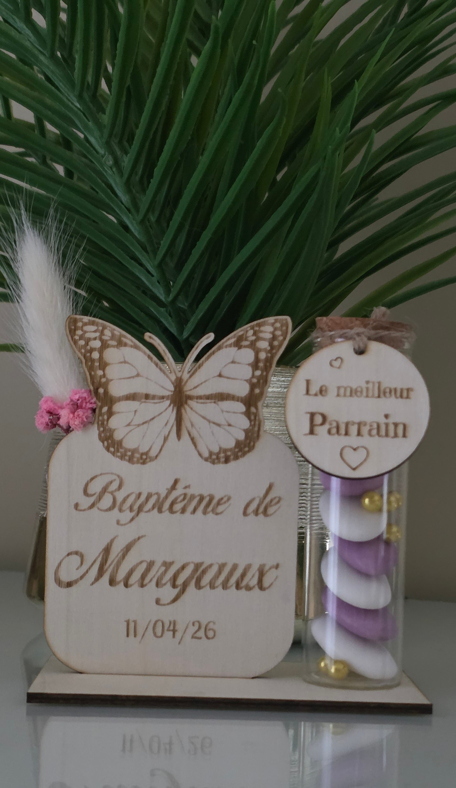 🦋 Papillon en bois gravé – Contenant à dragées baptême