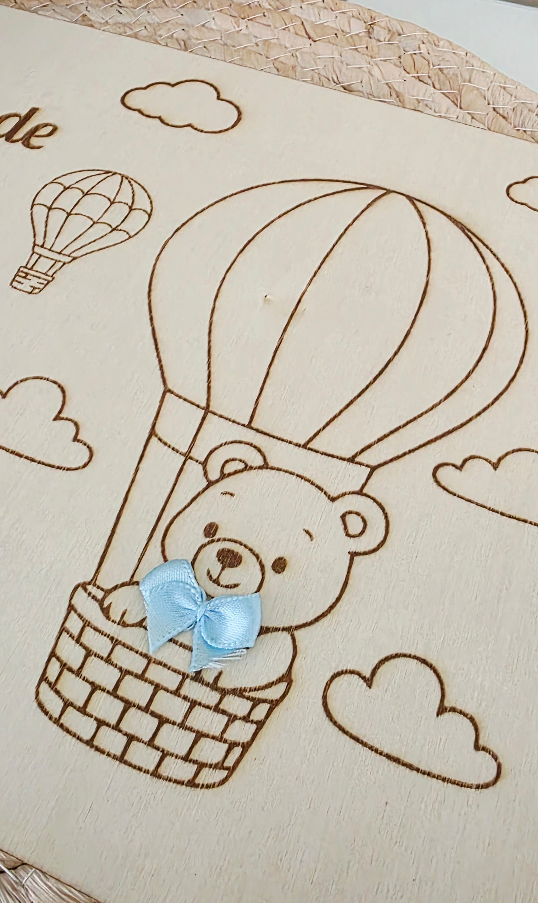 ✨ Livre d’or baptême en bois personnalisé – thème montgolfière ✨