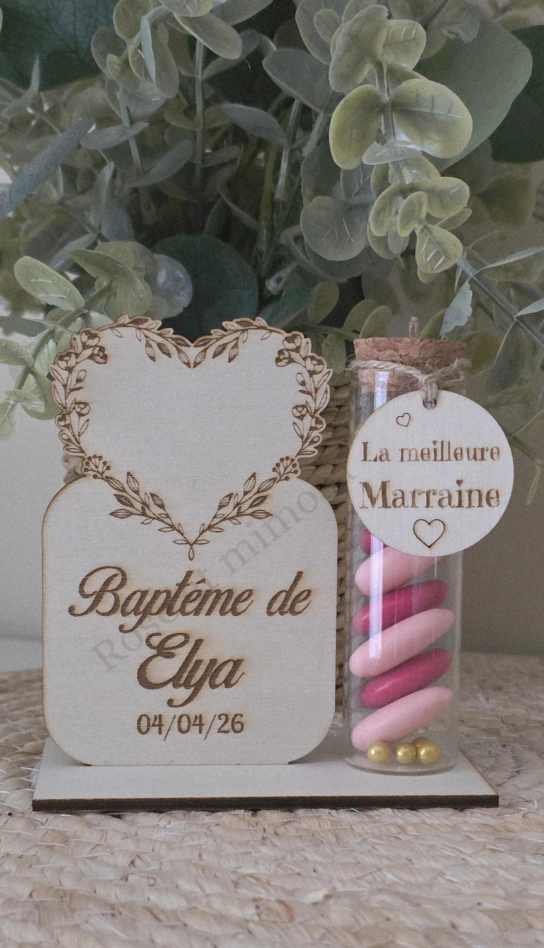 🤍 Cœur floral en bois gravé – Contenant à dragées baptême