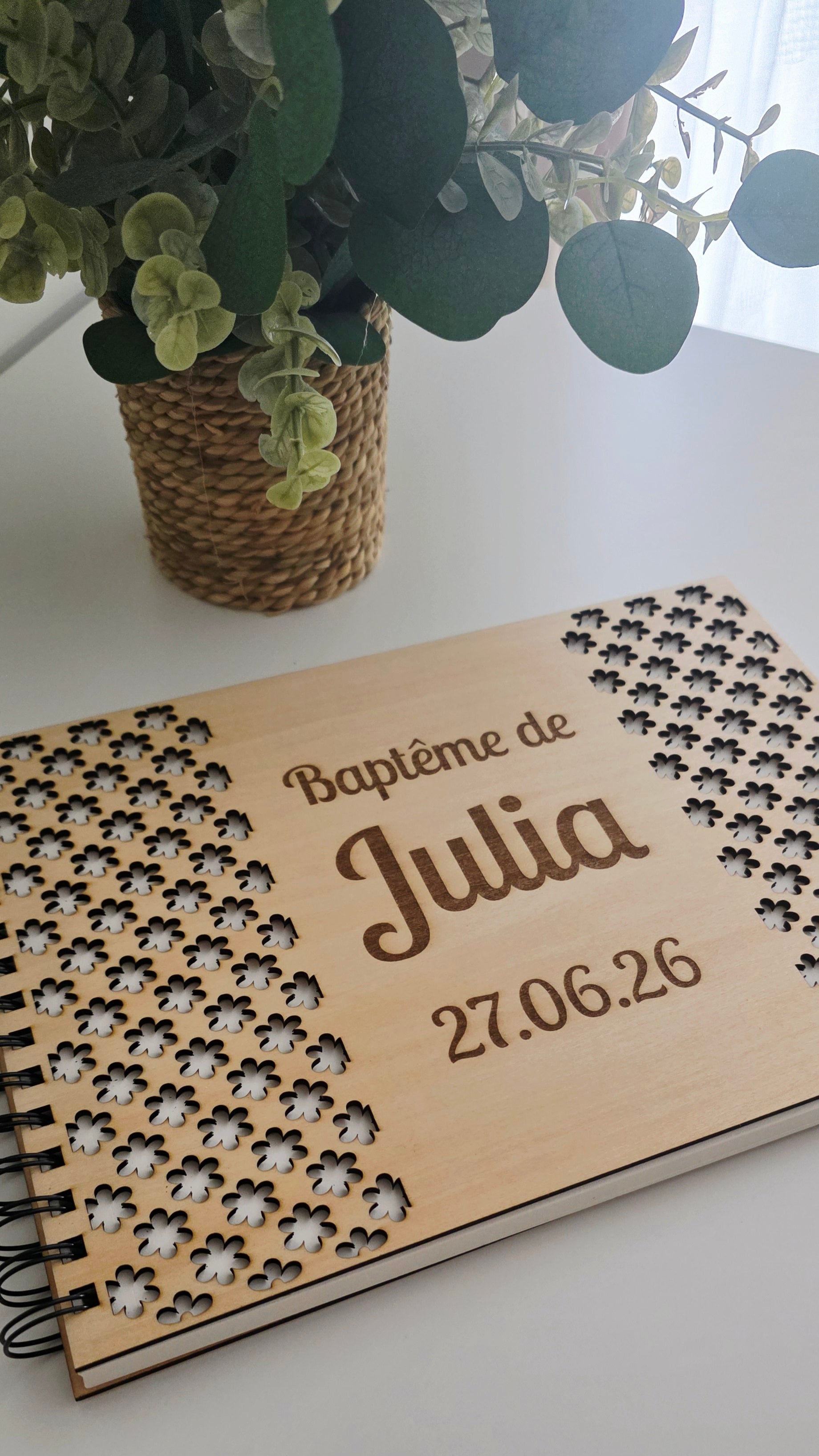 ✨ Livre d’or en bois personnalisé – Baptême ✨