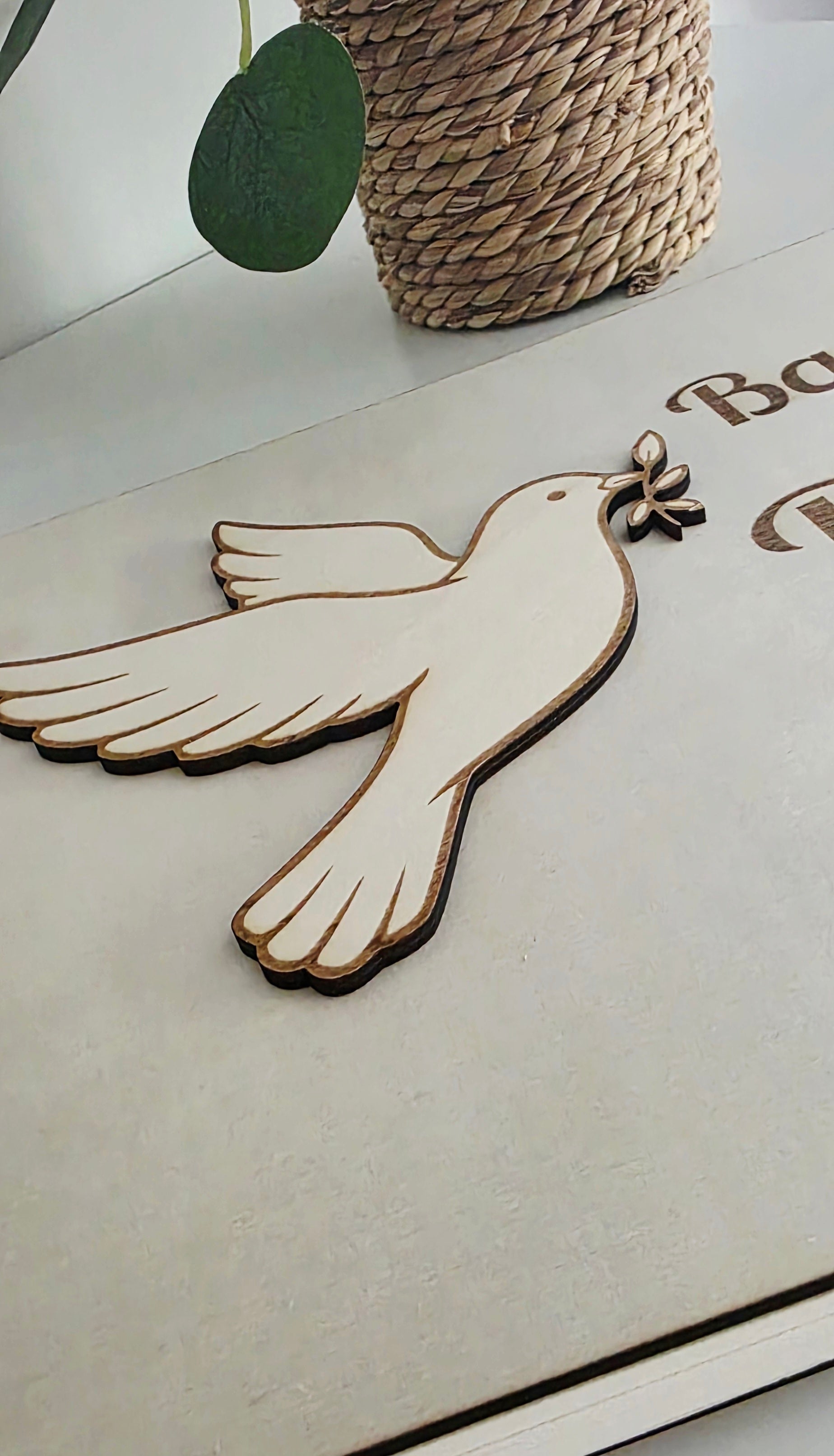 ✨ Livre d’or de baptême personnalisé – Colombe en bois