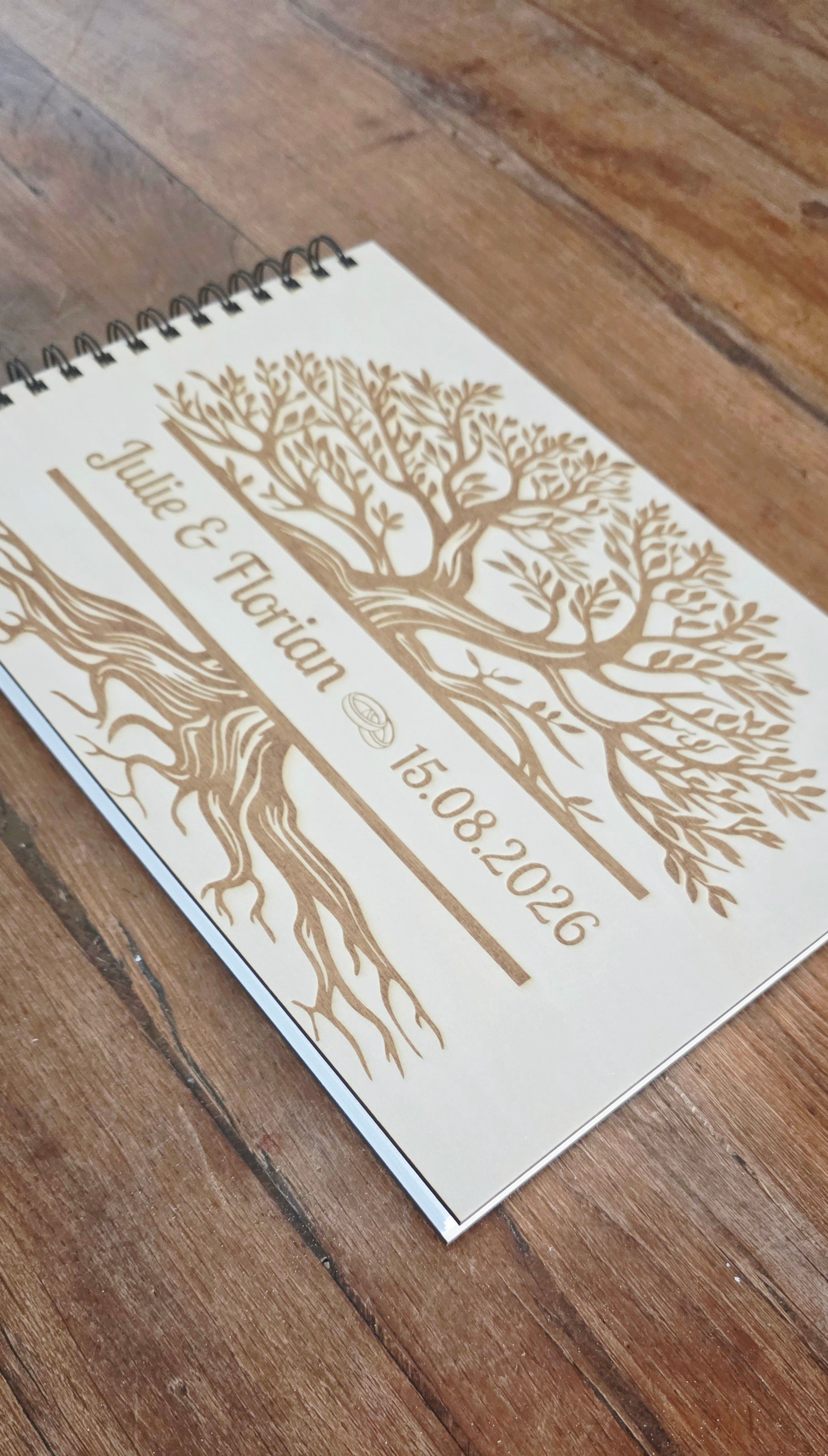 Livre d'or mariage personnalisé en bois – Arbre de vie gravé | Format A4