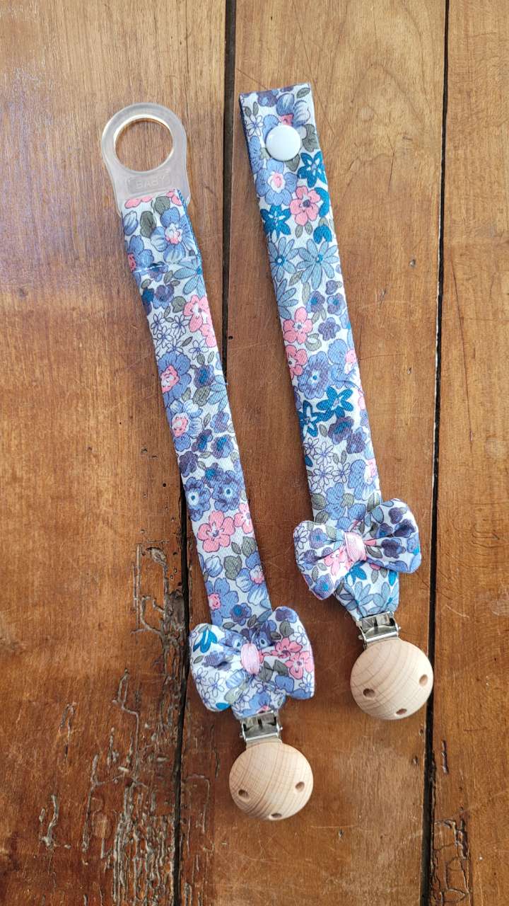 đ Attache tĂ©tine liberty bleu â Clip bois naturel & nĆud assorti