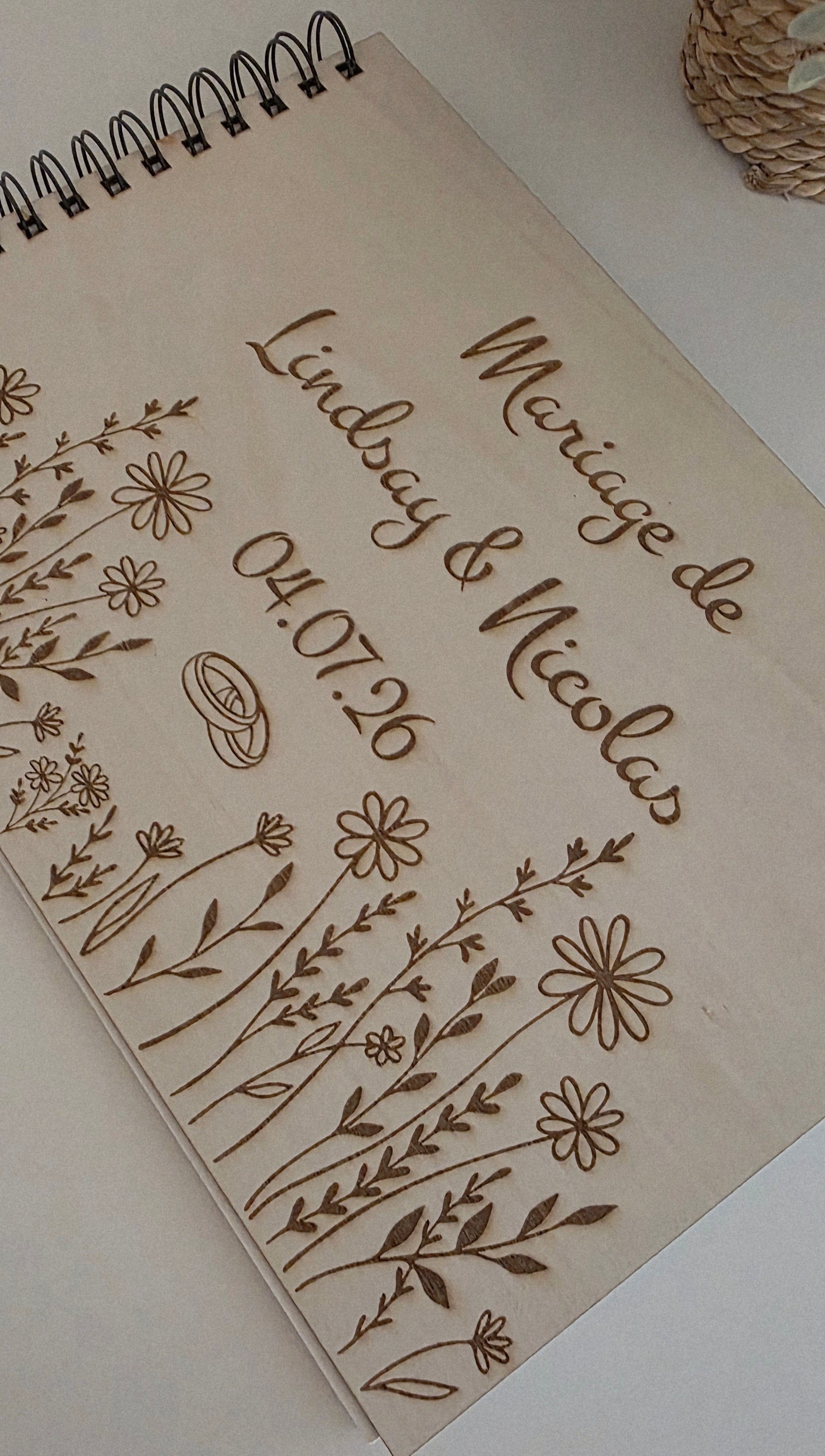 Livre d’or mariage personnalisé champêtre fleurs – Livre d’or mariage bois A4