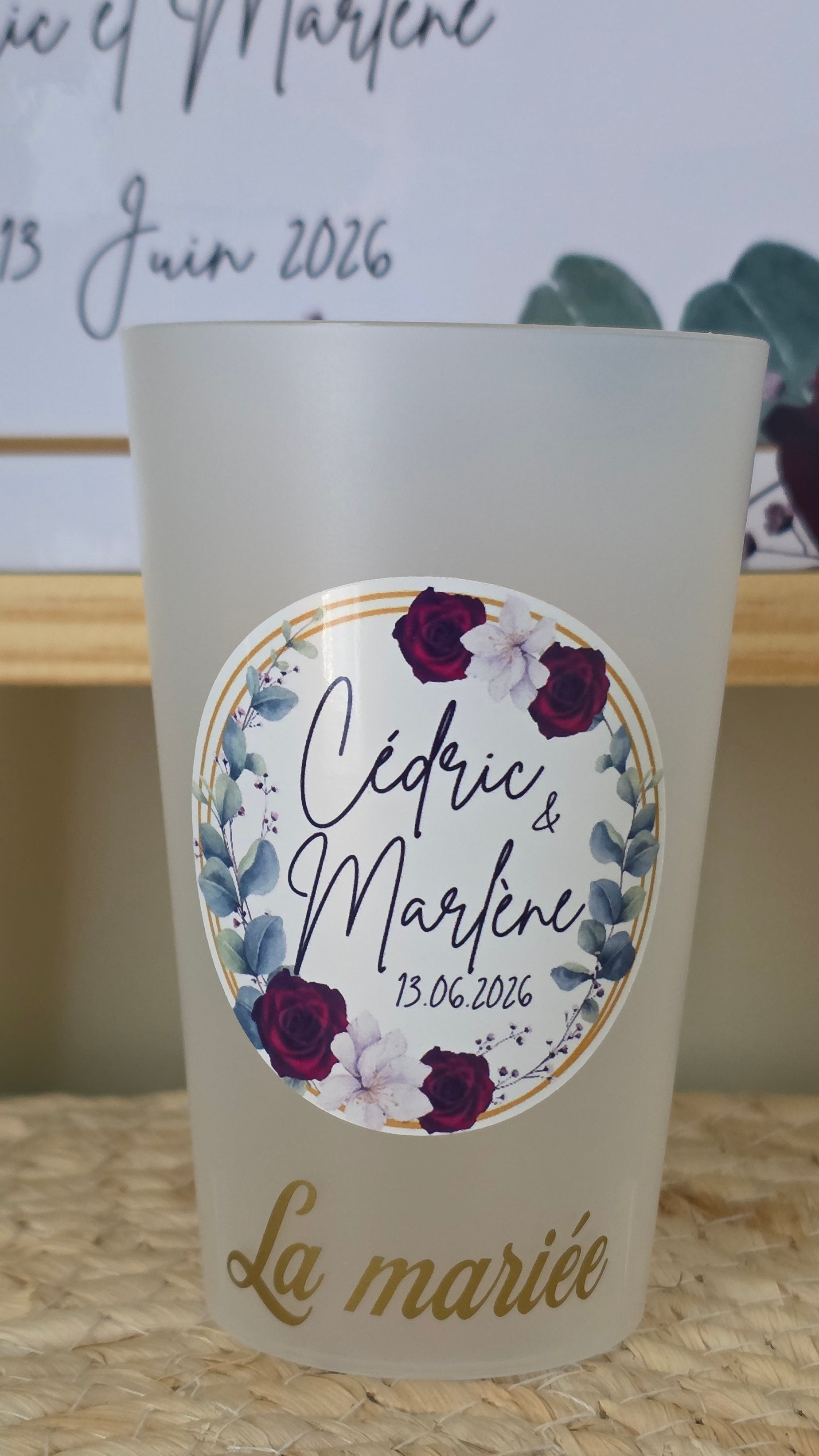 Gobelet mariage personnalisé roses bordeaux – Gobelet givré réutilisable avec prénoms et date