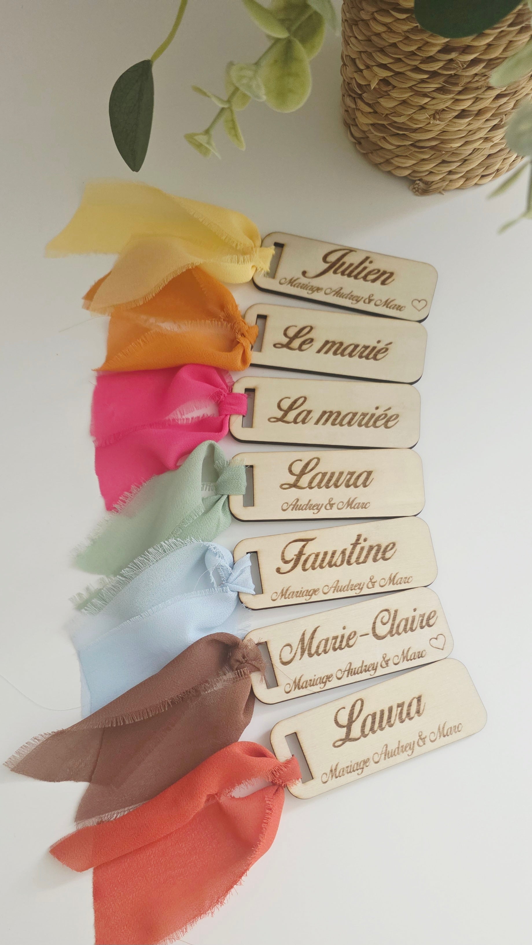 Marque-place bois personnalisé avec ruban – mariage, baptême, événement