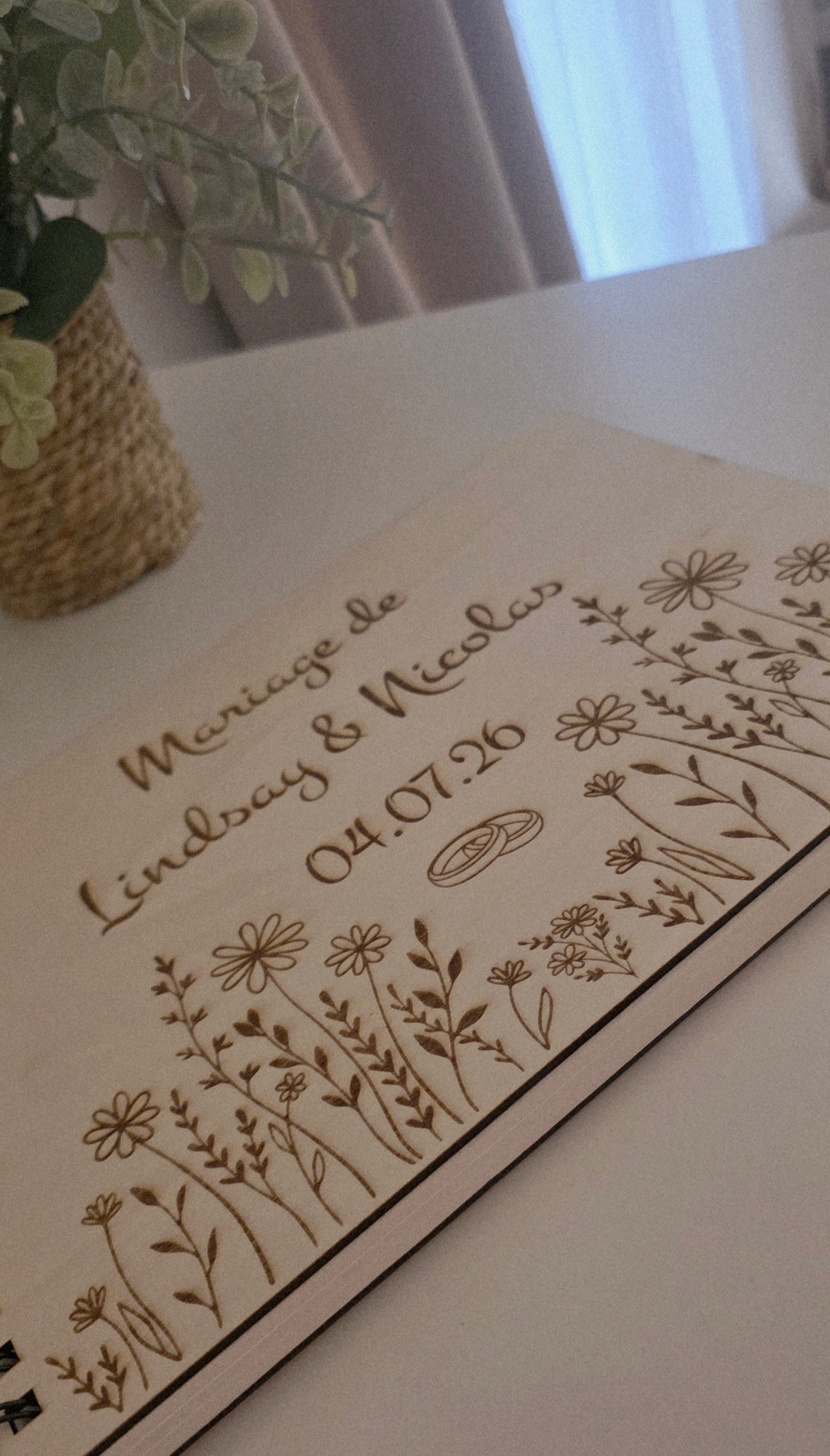 Livre d’or mariage personnalisé champêtre fleurs – Livre d’or mariage bois A4
