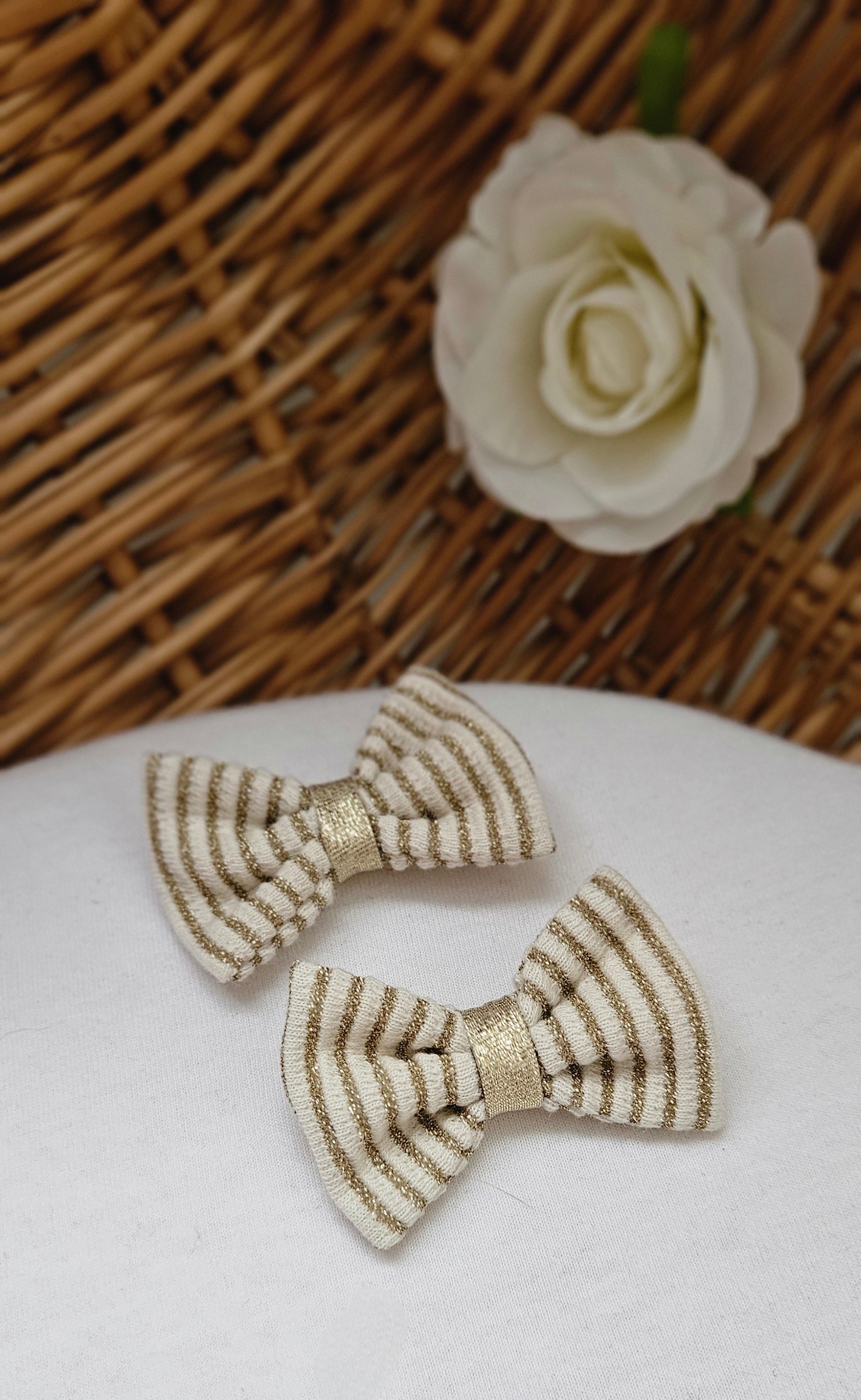 Barette beige et or