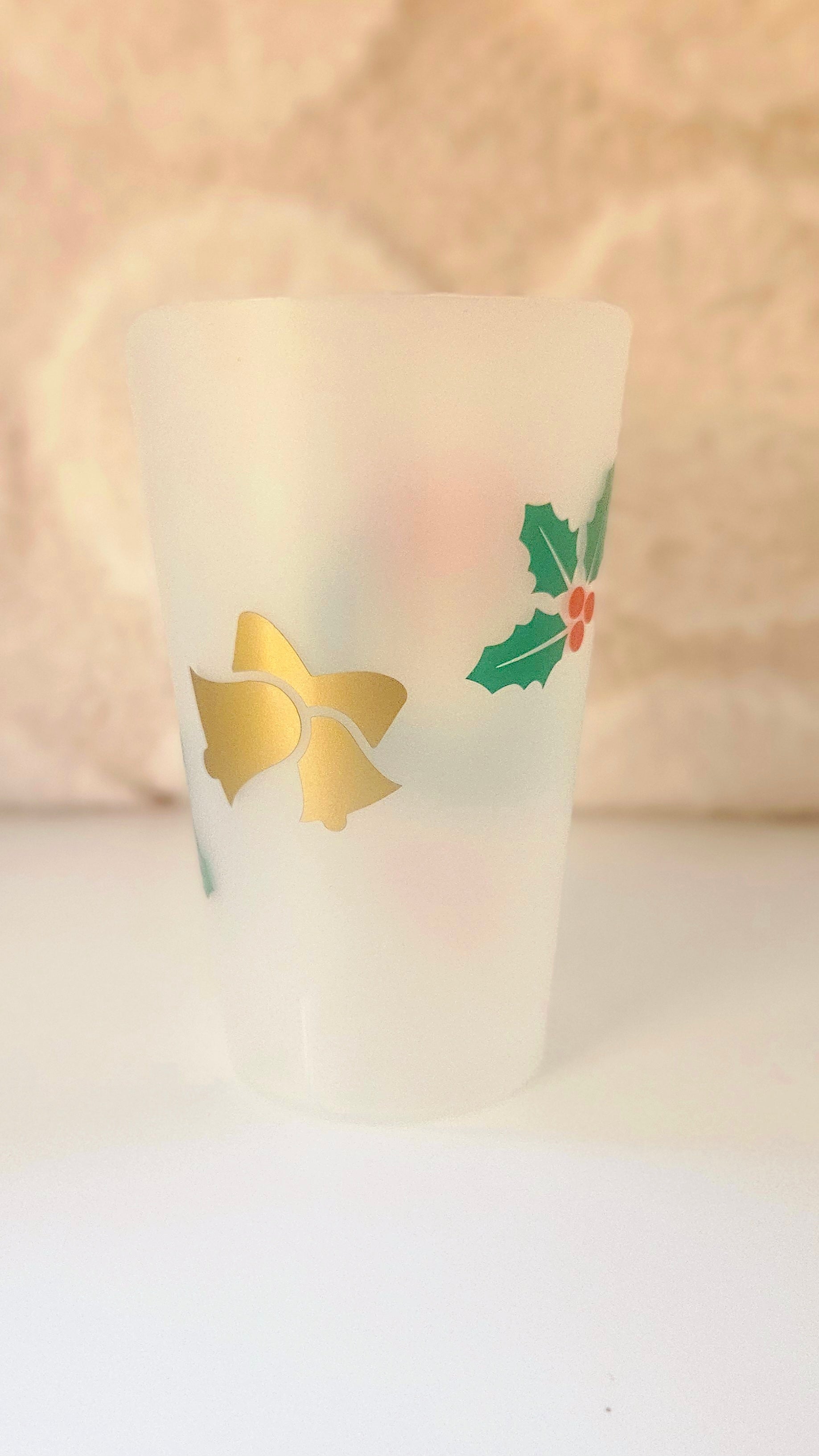 🔔 Gobelet “Couronne festive” – La touche de douceur du réveillon 🎀