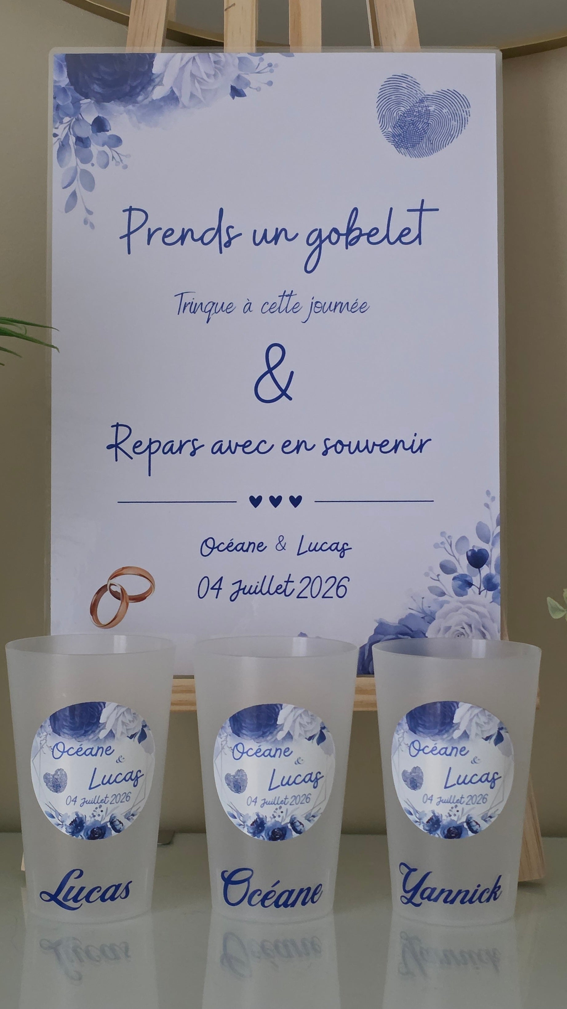 💙 Gobelet réutilisable personnalisé mariage – Fleurs bleues & prénoms invités
