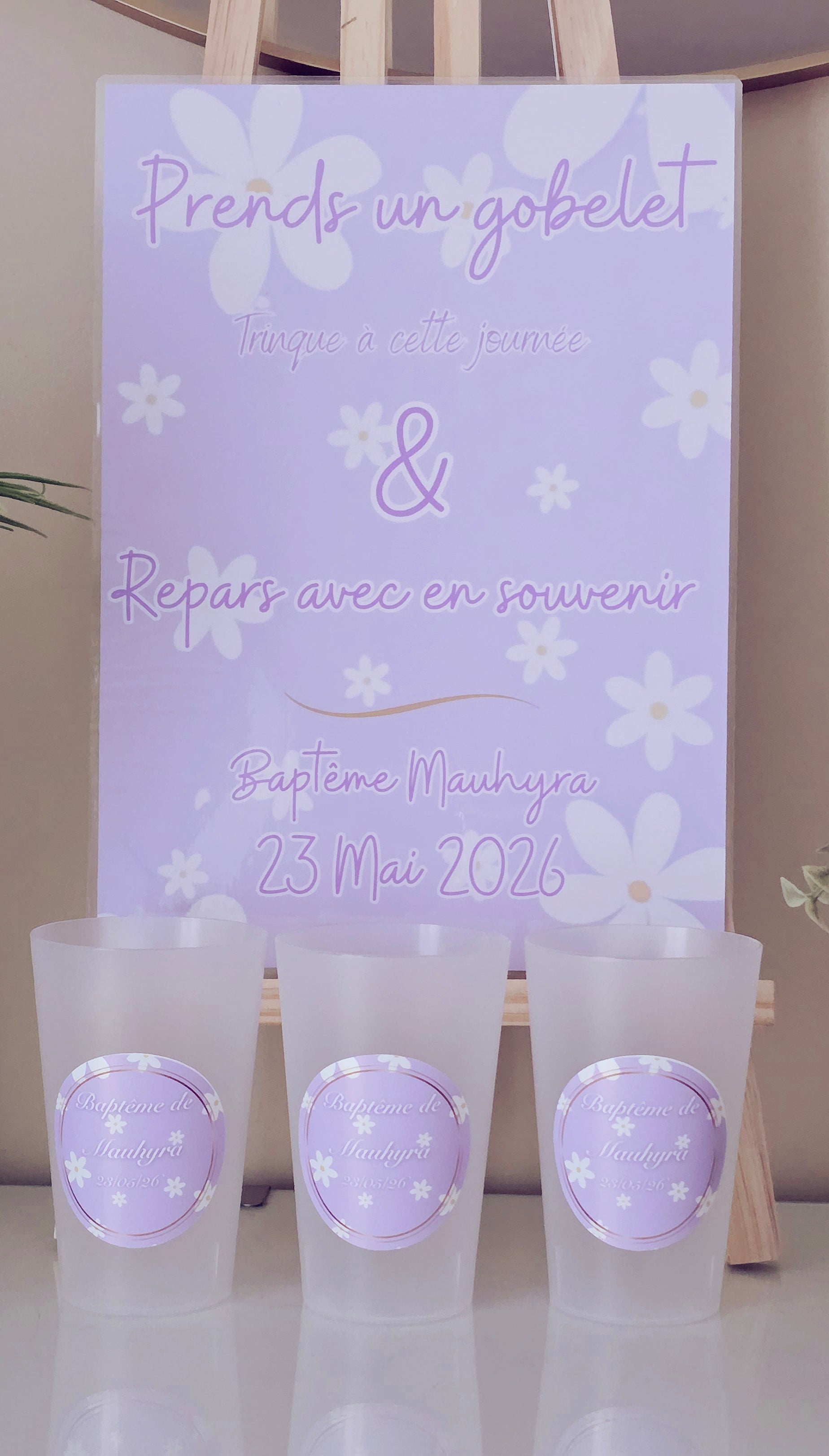 🌼 Gobelet réutilisable personnalisé baptême – Fleurs blanches & fond lilas