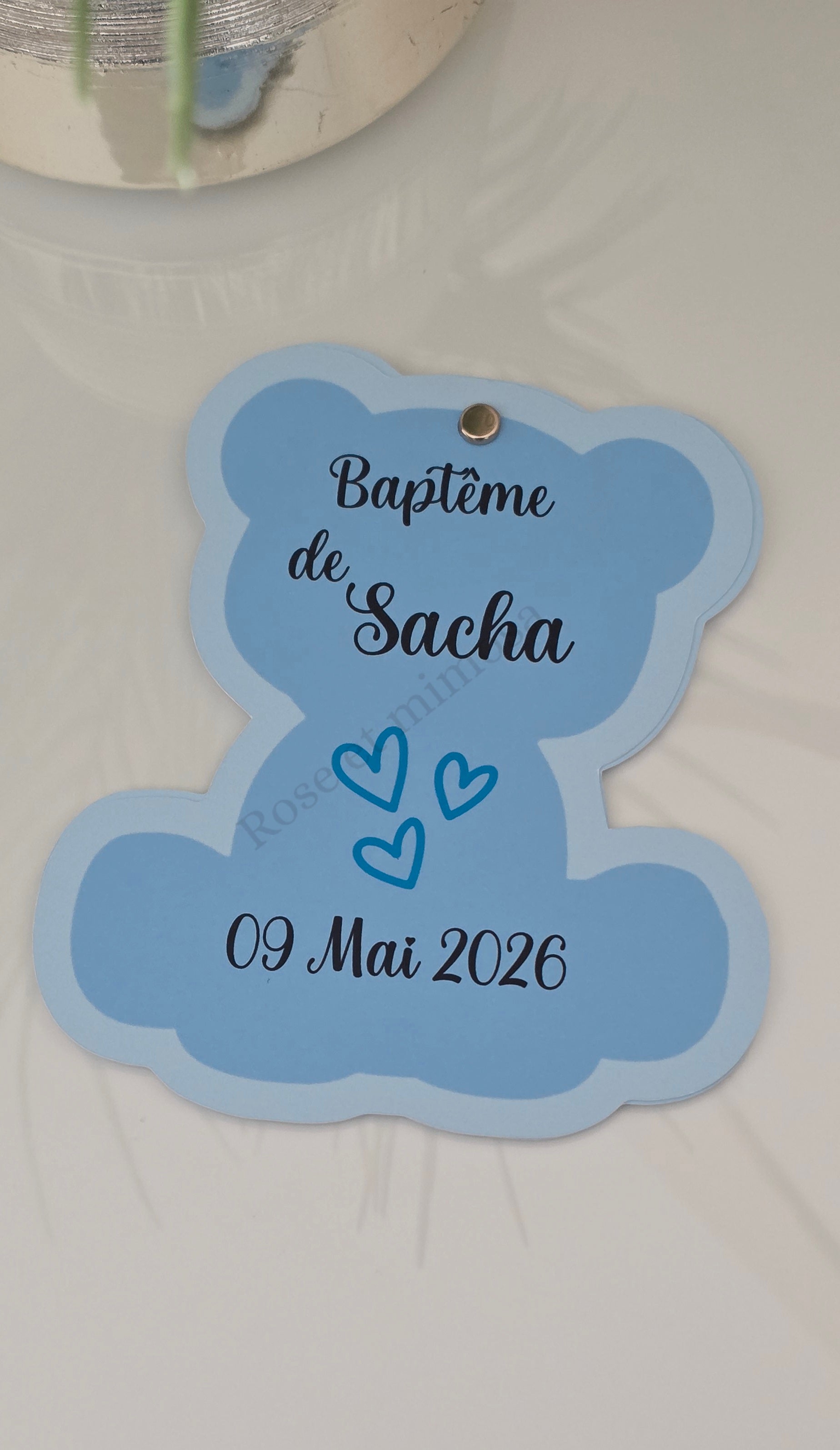 ✨ Faire-part de baptême en forme d’ourson bleu – 2 pages reliées – 15 cm (H) x 13 cm (L)