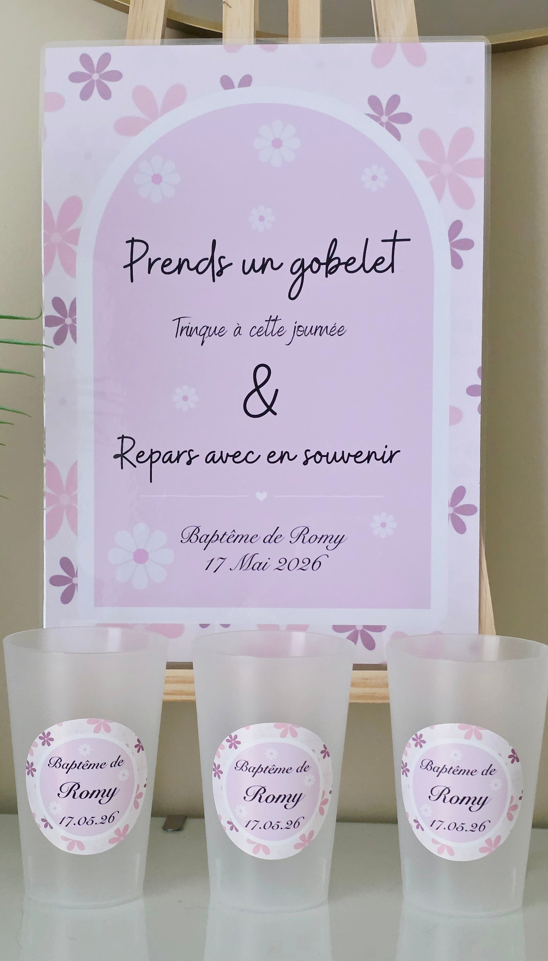 🌼 Gobelet réutilisable personnalisé baptême – Fleurs blanches & fond lilas