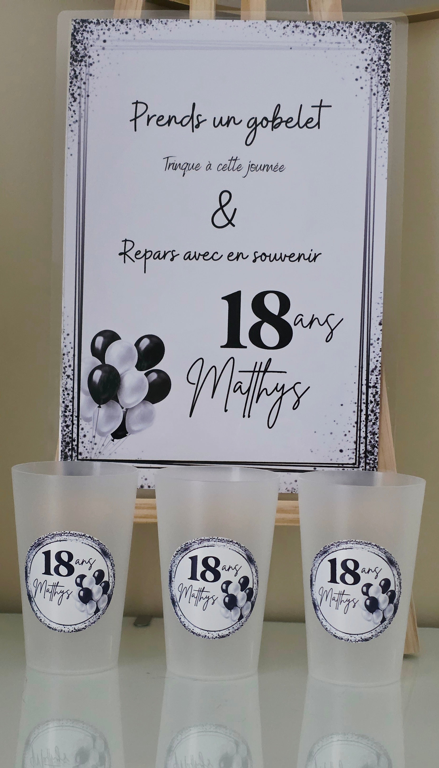 🎉 Gobelet anniversaire personnalisé – 18 ans noir & blanc