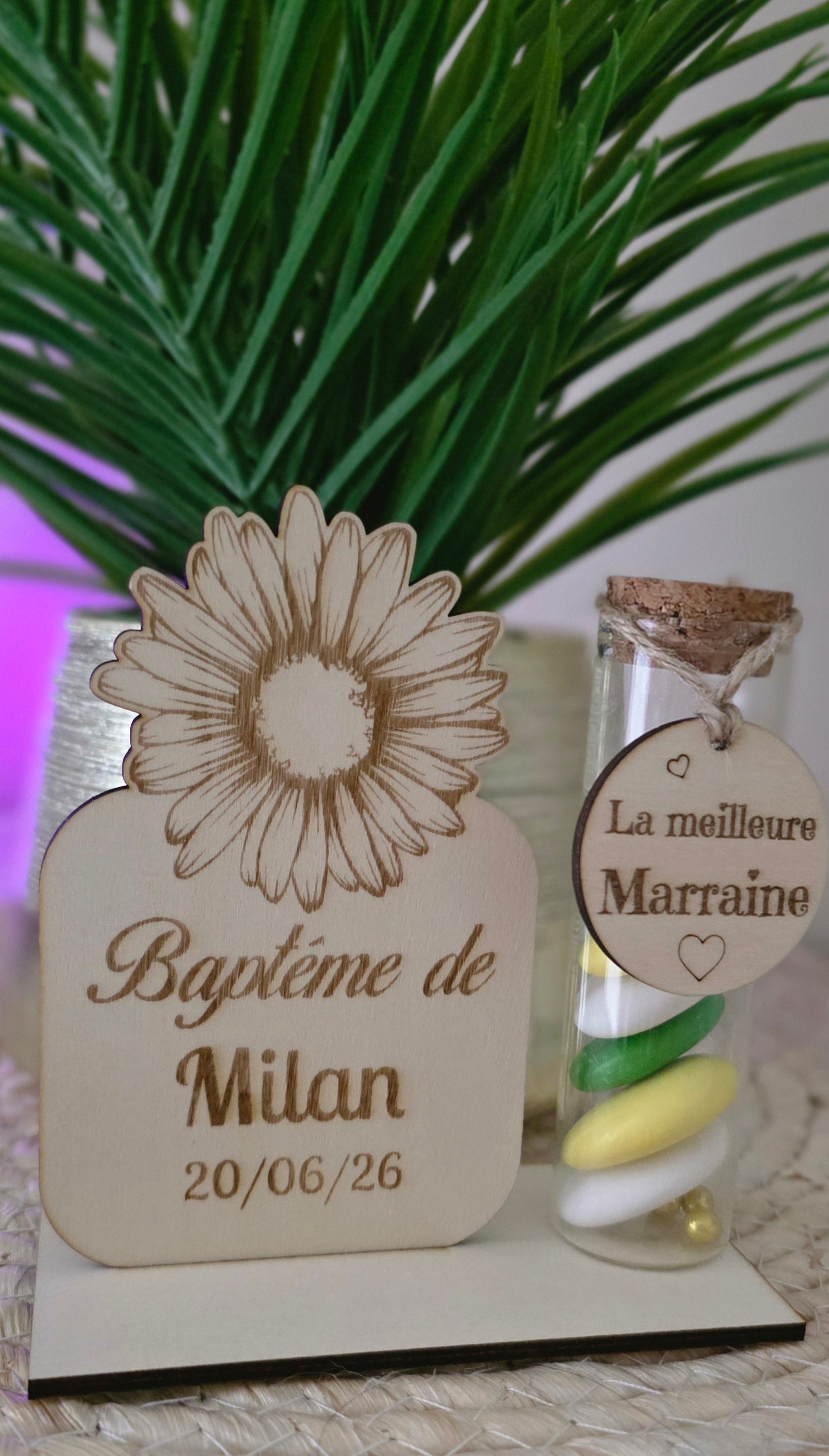 🌼 Marguerite en bois gravé – Contenant à dragées baptême