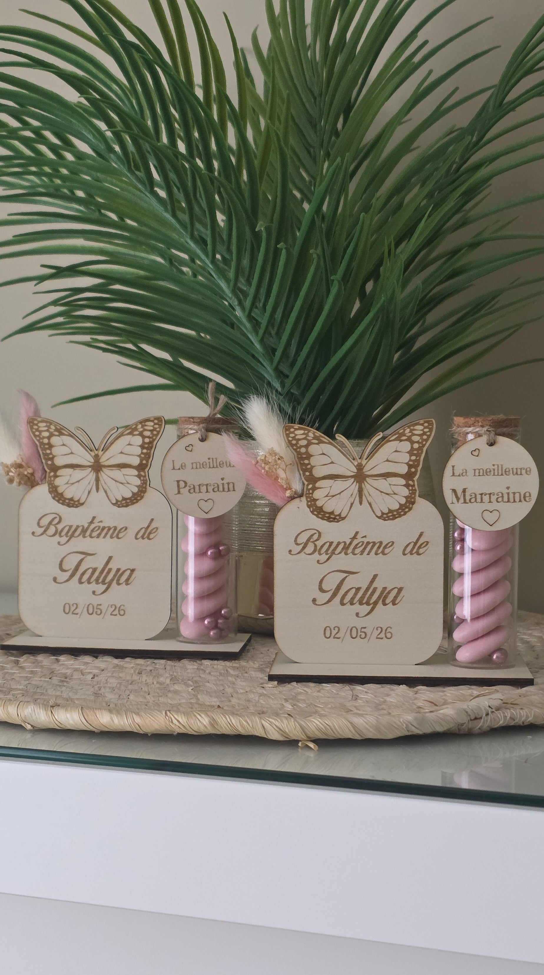 🦋 Papillon en bois gravé – Contenant à dragées baptême