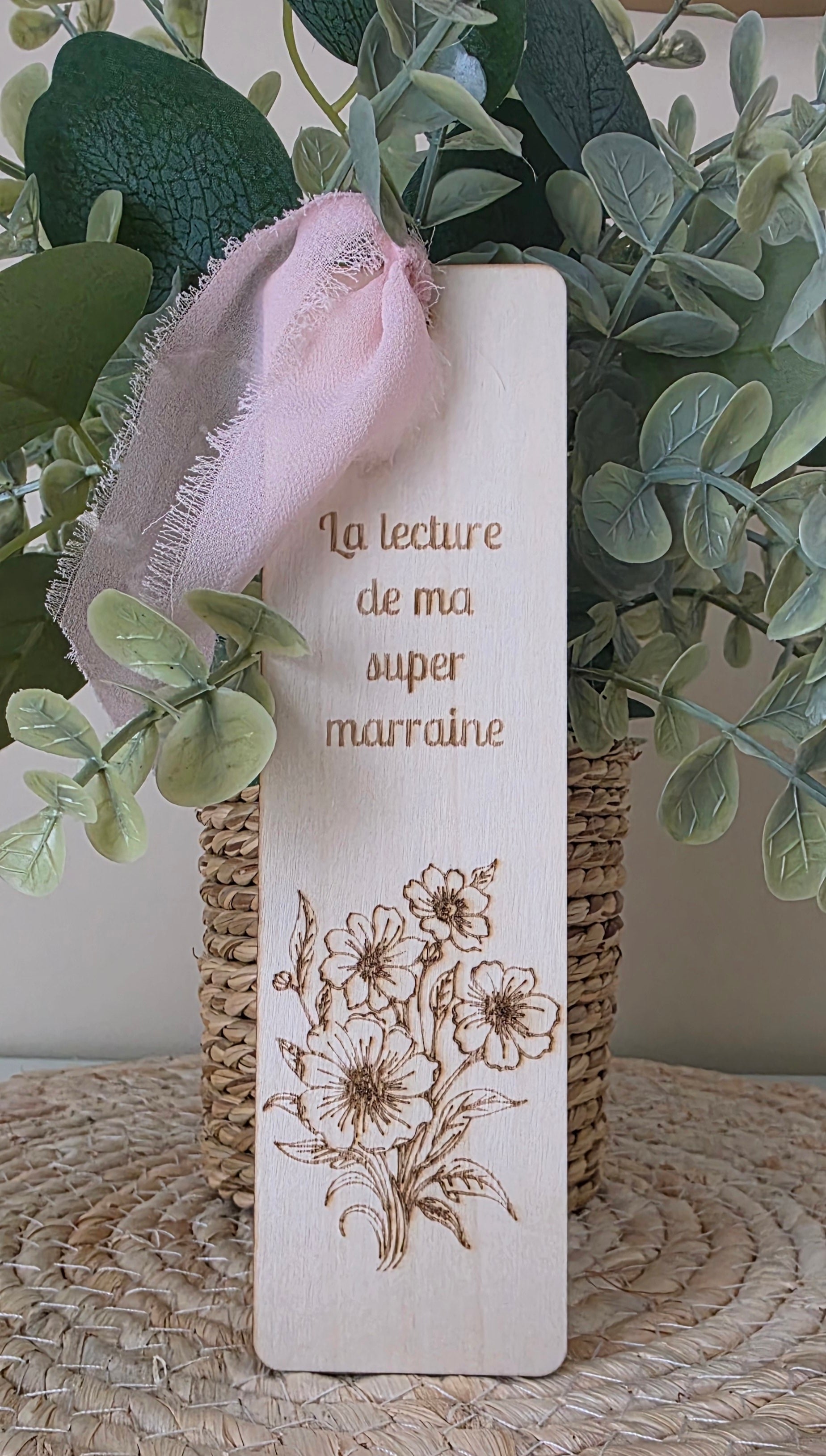 📖 Marque-page en bois personnalisé – Super Marraine 💐