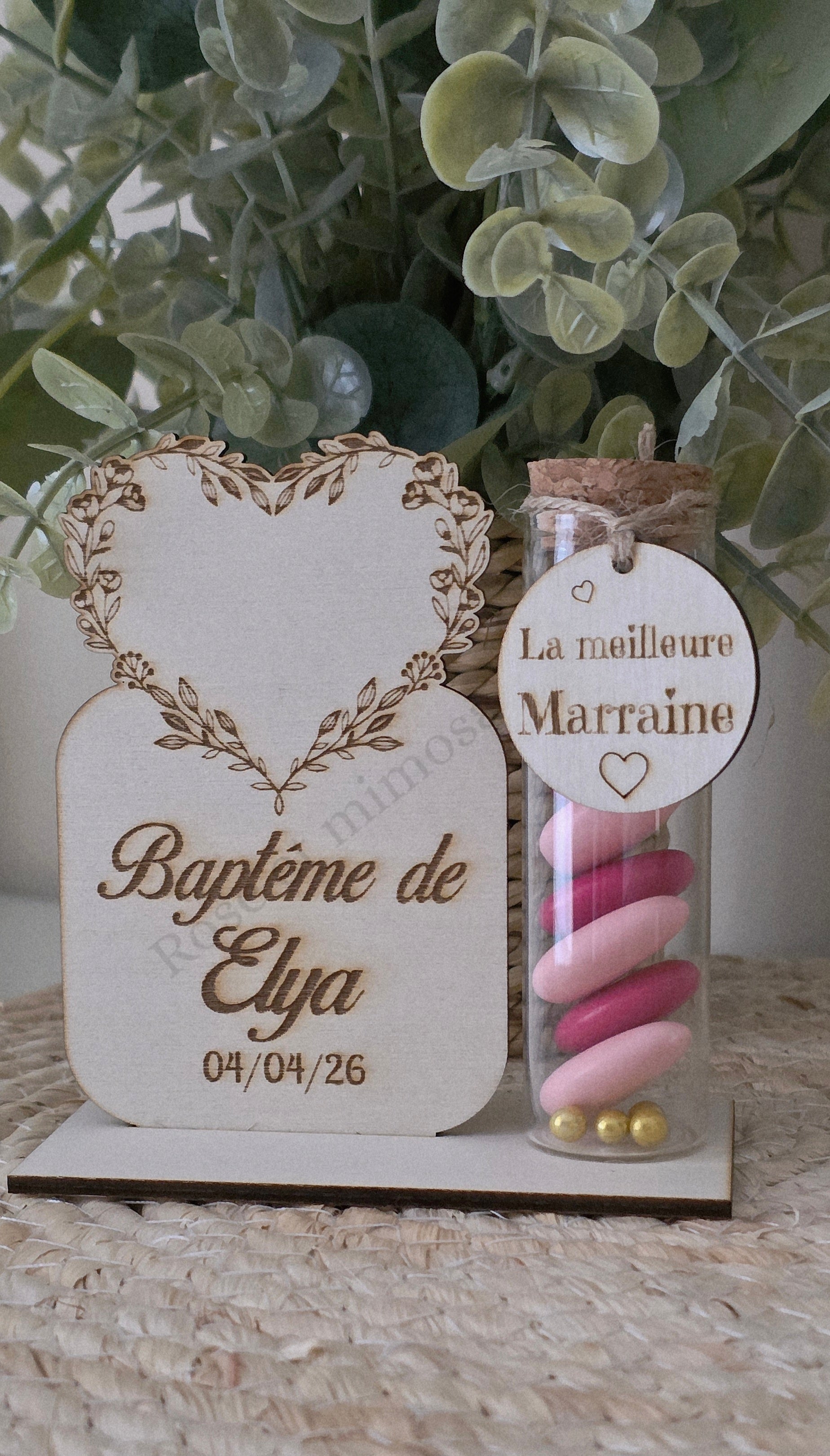🤍 Cœur floral en bois gravé – Contenant à dragées baptême