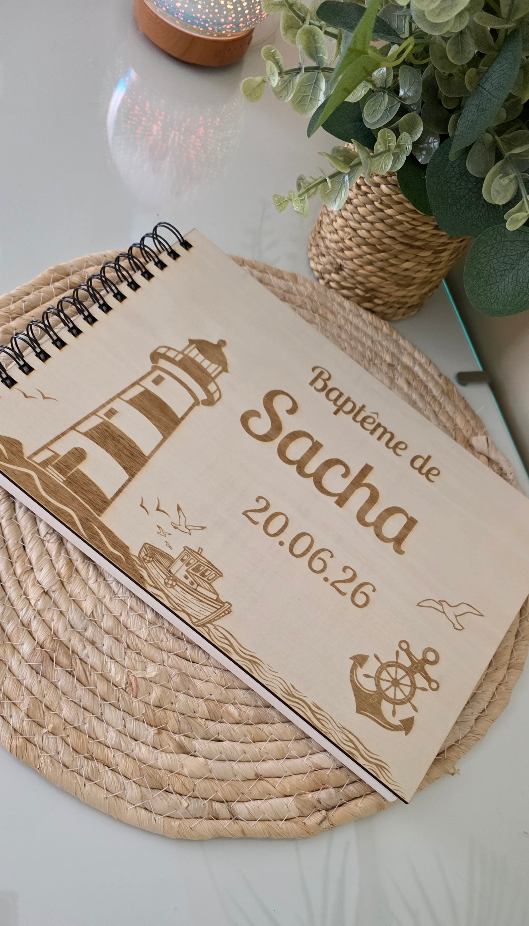 Livre d’or baptême personnalisé thème marin phare – Livre d’or bois A4 baptême