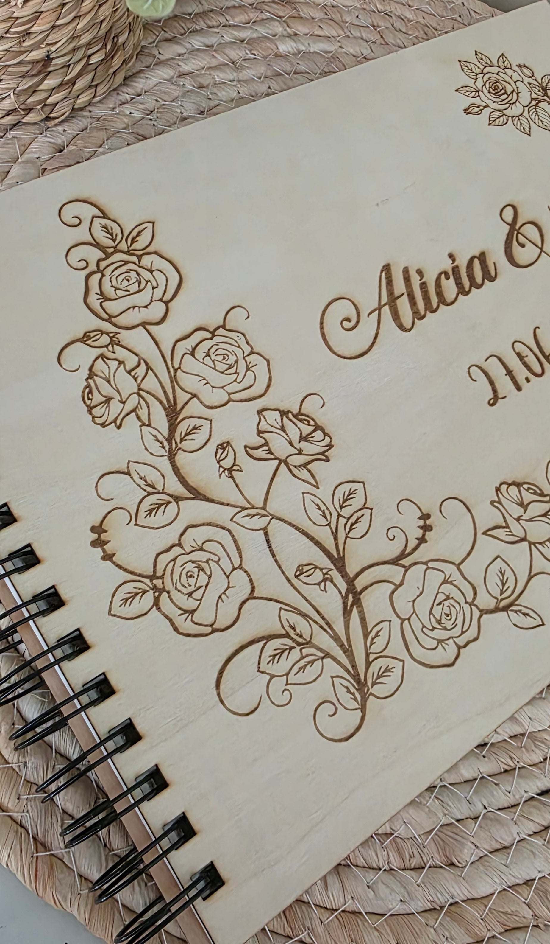 Livre d’or mariage personnalisé fleurs roses – Livre d’or mariage bois A4