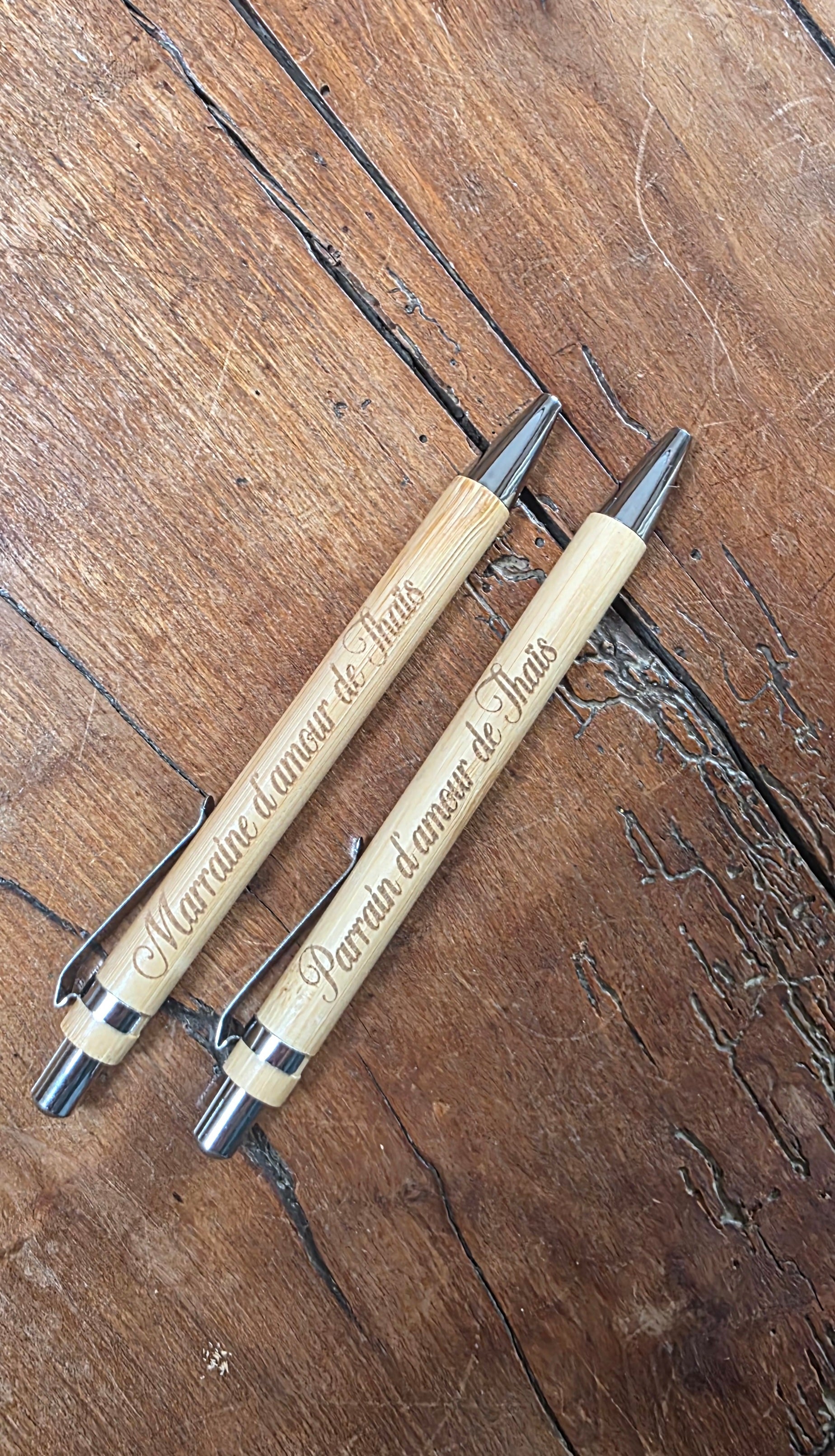Stylos gravés 🌿 Le cadeau invité utile et élégant 🎁