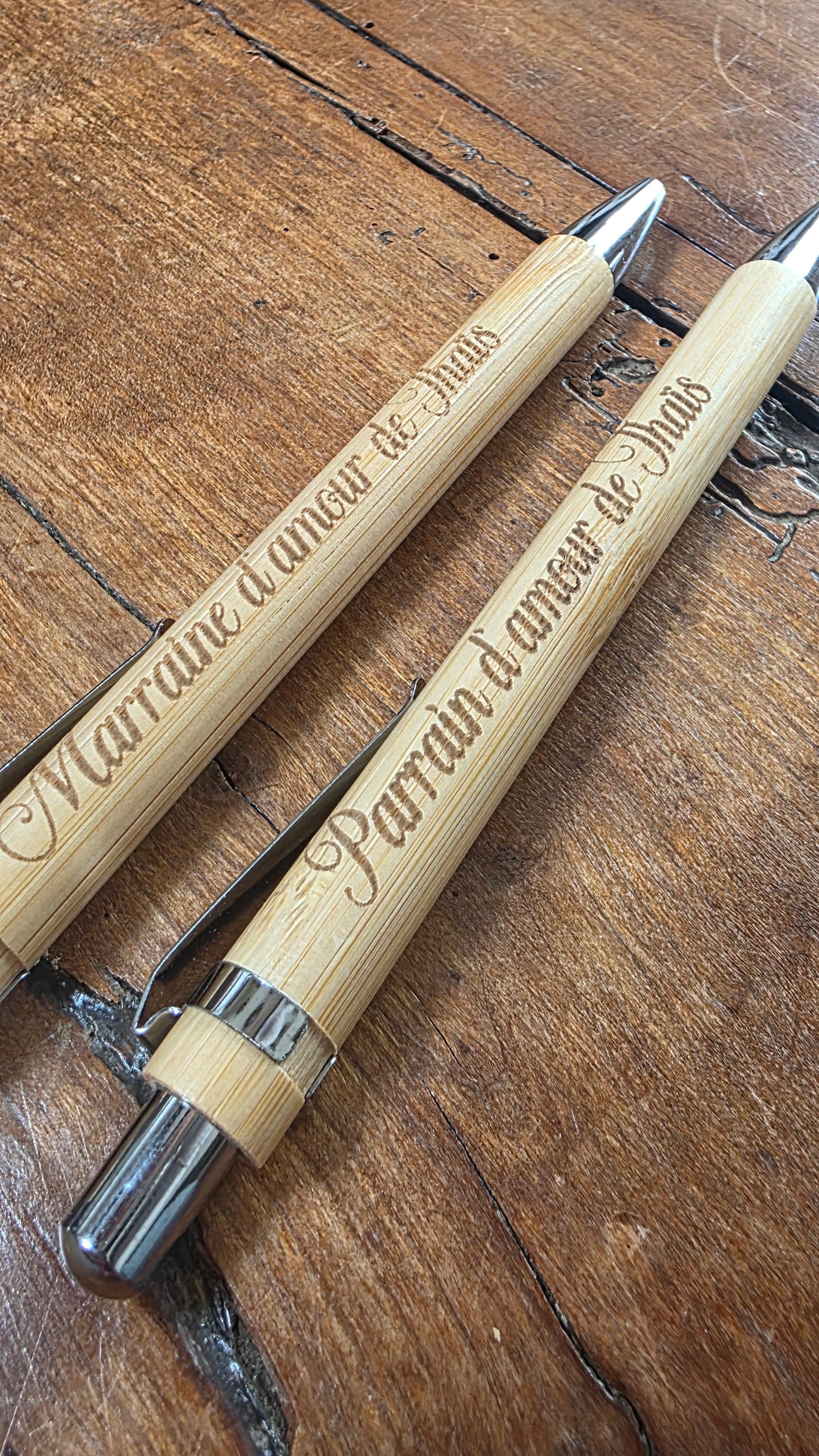 Stylos gravés 🌿 Le cadeau invité utile et élégant 🎁