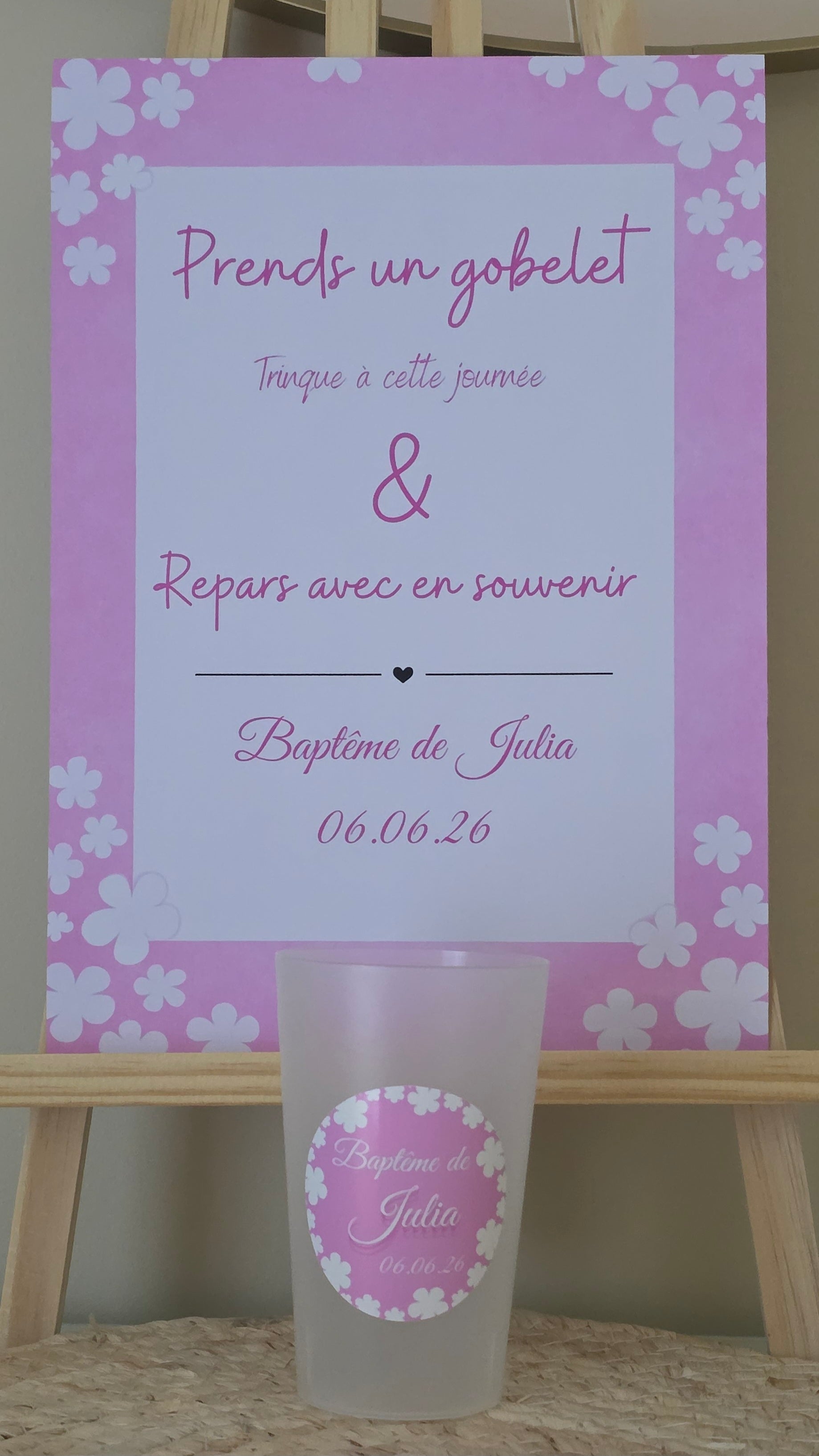 Gobelet baptême personnalisé rose et fleurs blanches – Gobelet souvenir baptême fille