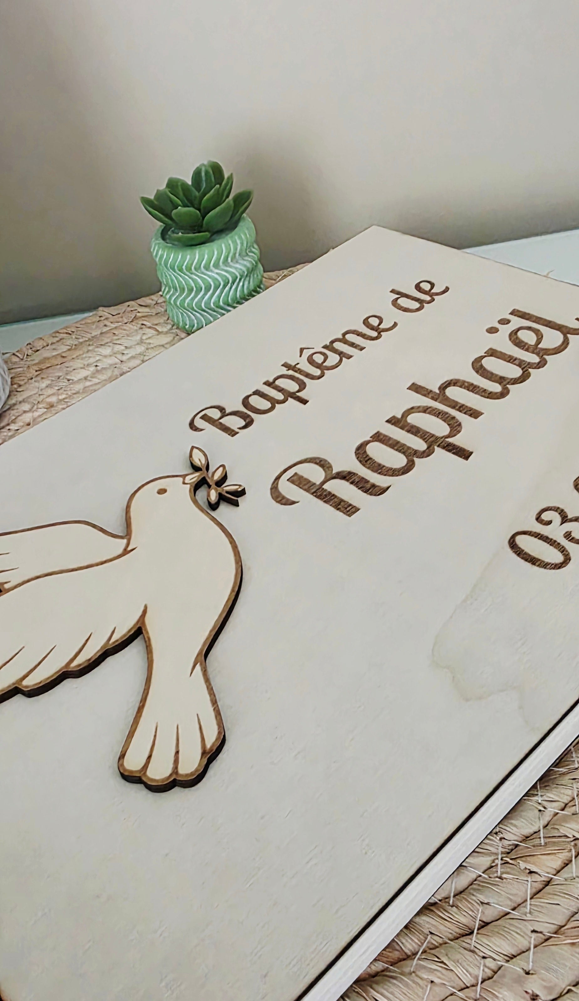 ✨ Livre d’or de baptême personnalisé – Colombe en bois