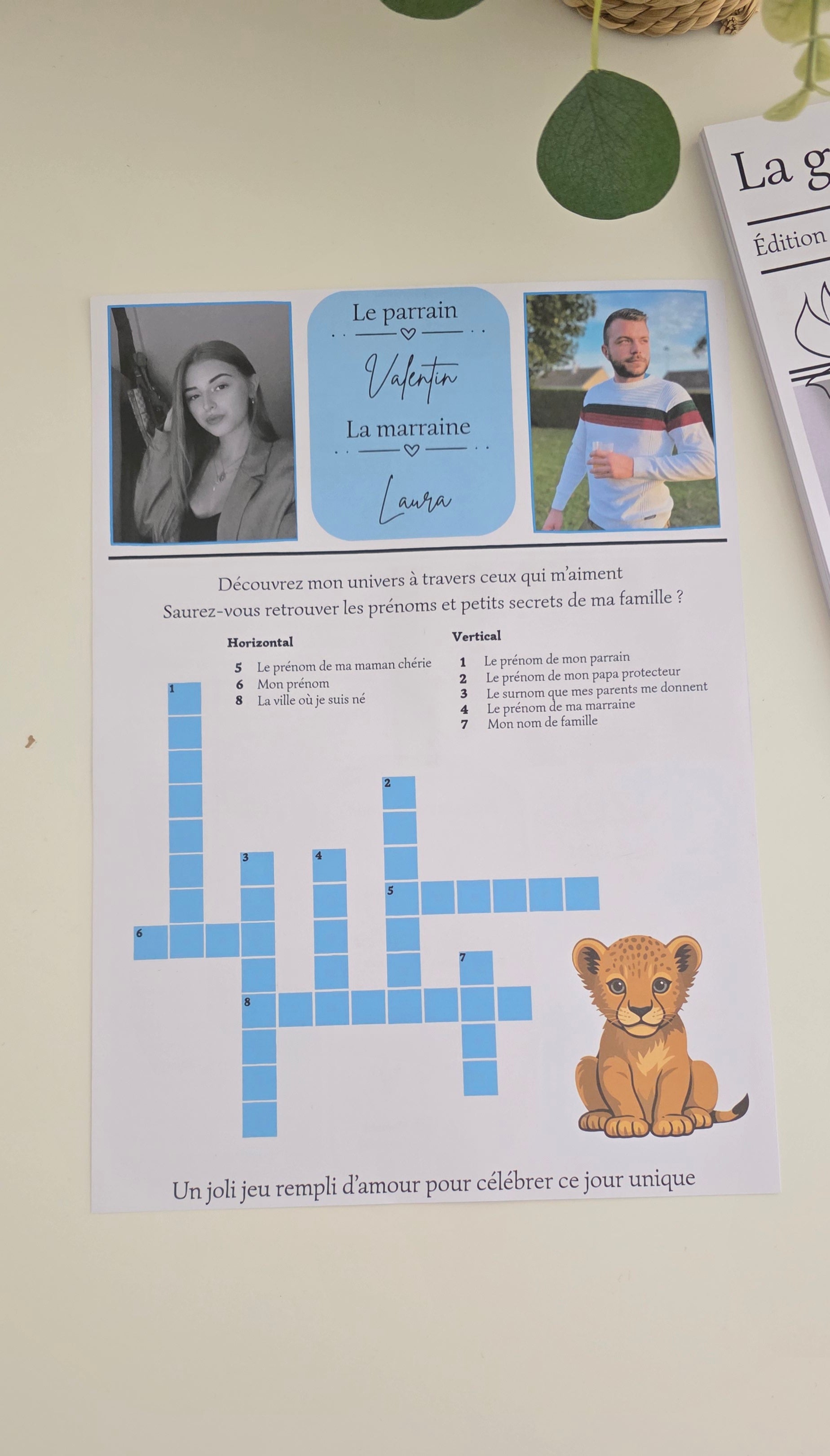 🦁 Gazette de Baptême Personnalisée Lionceau Bleu – Affiche Baptême avec Photo & Jeux