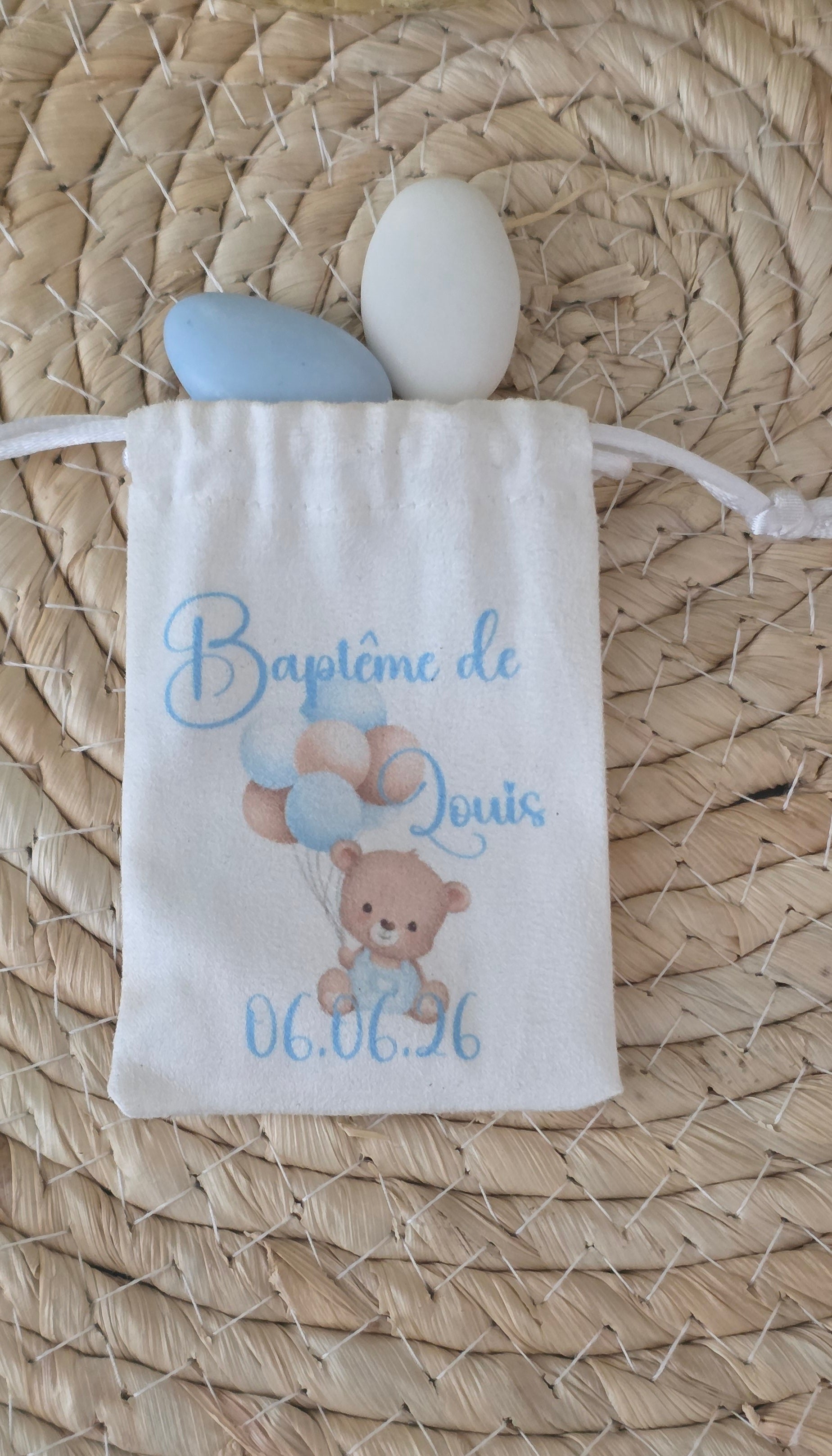 Sachet dragées baptême personnalisé – Ourson & ballons effet daim