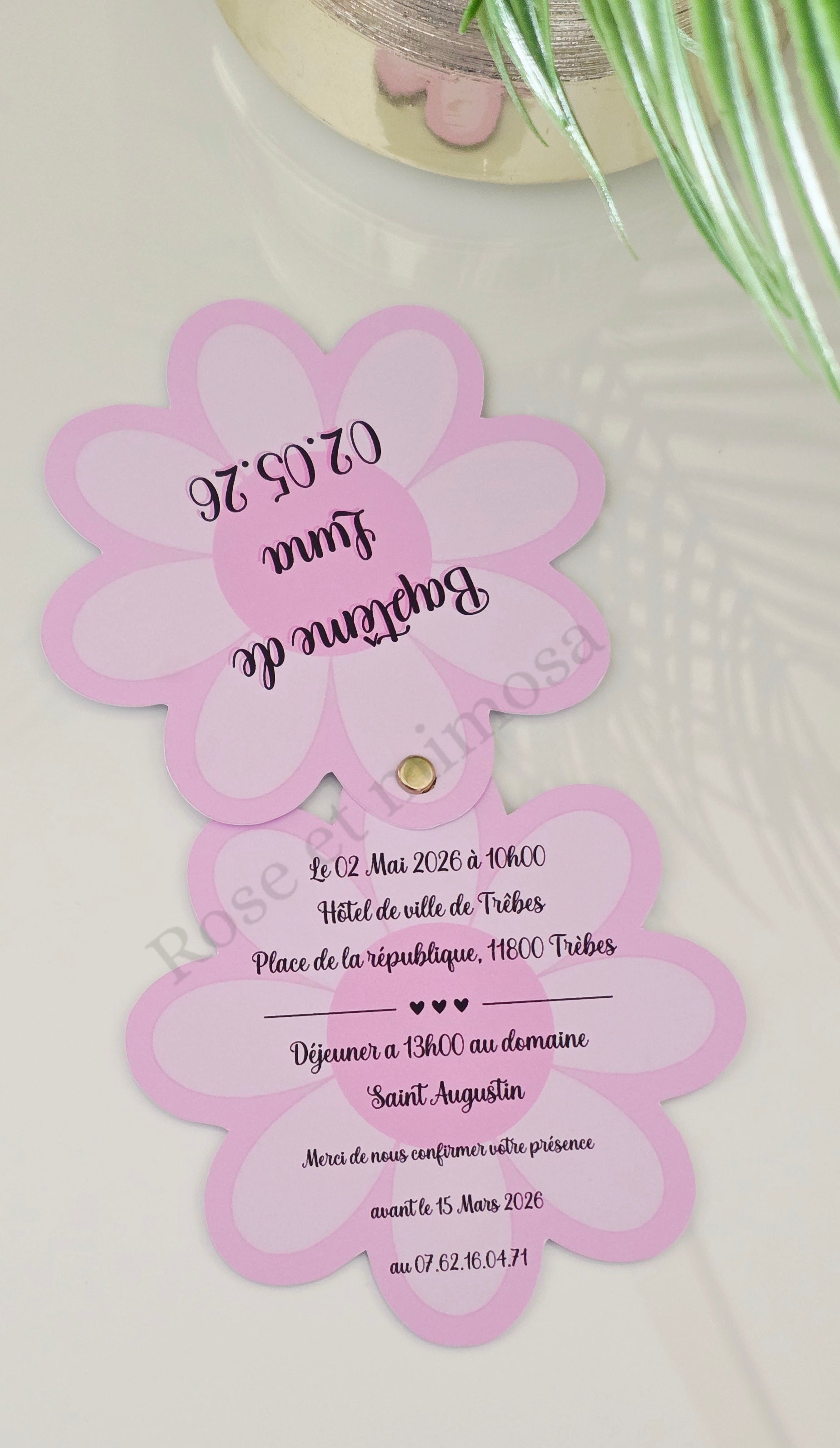 ✨ Faire-part de baptême en forme de marguerite – 2 pages reliées – Format 15 x 15 cm