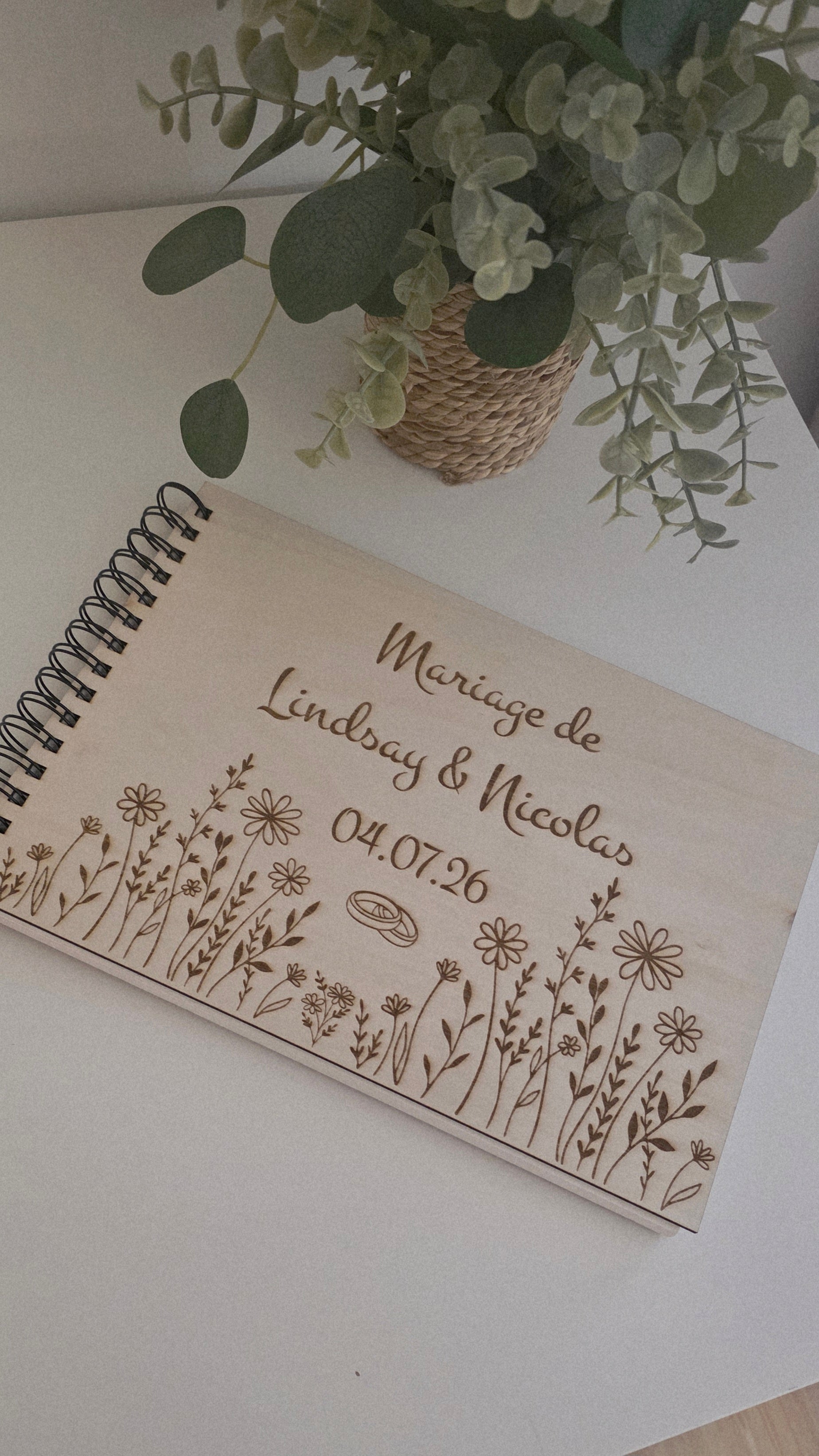 Livre d’or mariage personnalisé champêtre fleurs – Livre d’or mariage bois A4