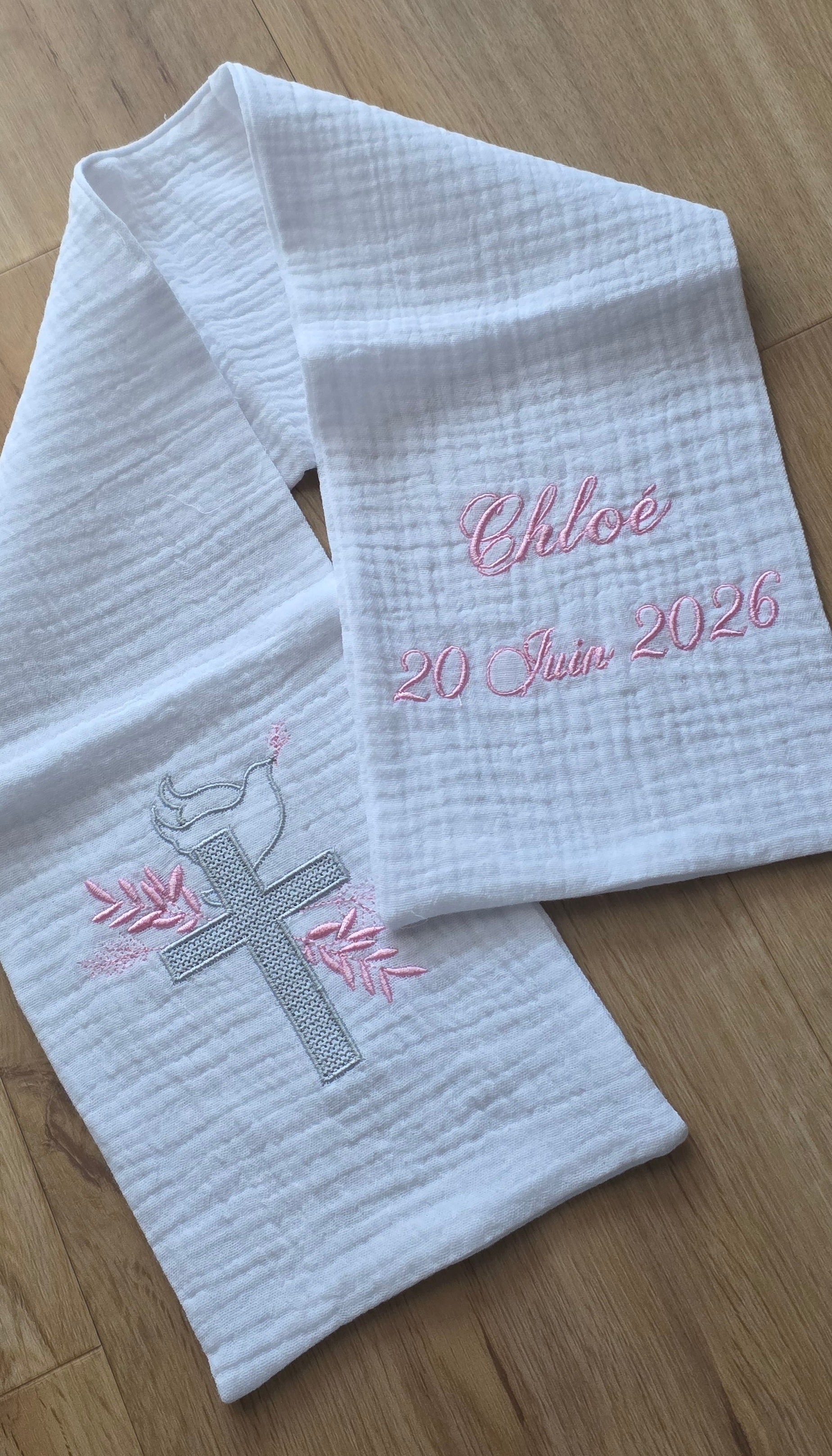 Étole de baptême personnalisée – Rose poudré & colombe 🕊️