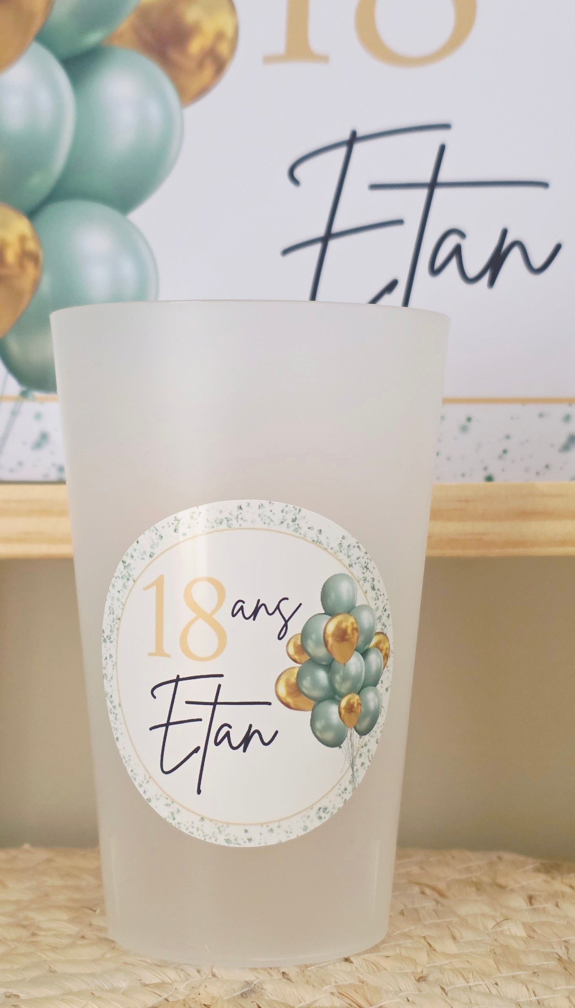 🎉 Gobelet anniversaire personnalisé – 18 ans vert & or