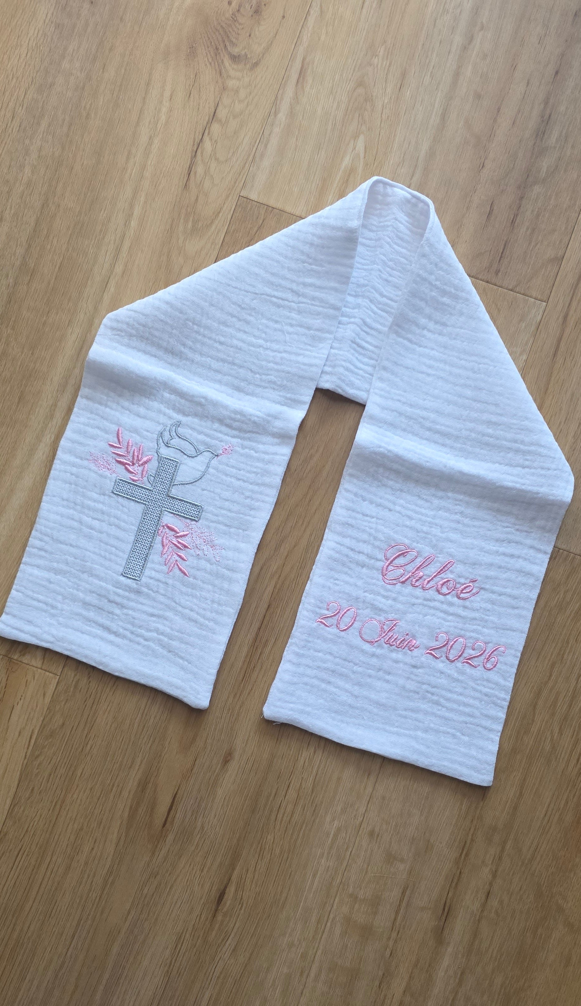 Étole de baptême personnalisée – Rose poudré & colombe 🕊️